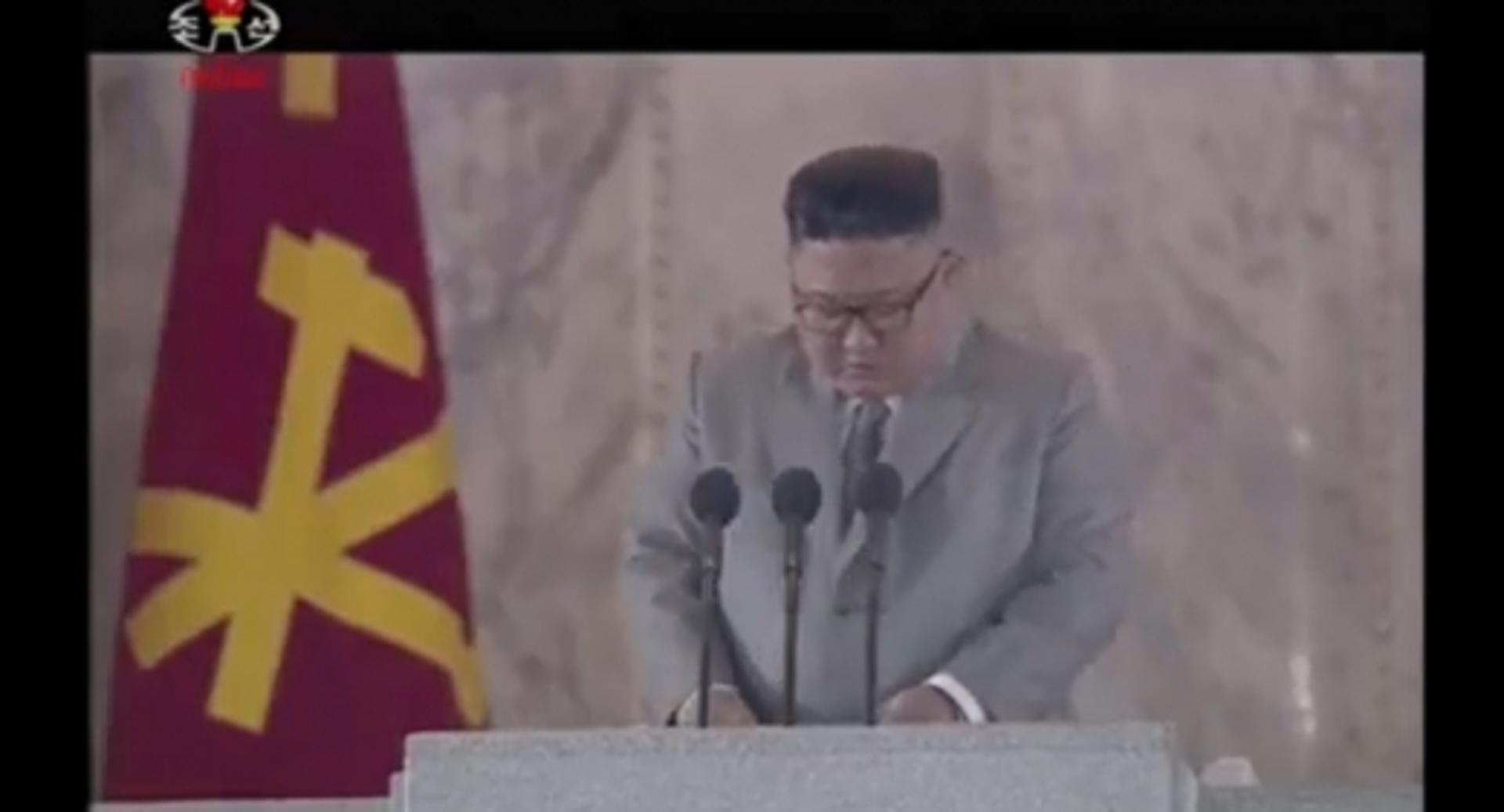 北, 노동당 창건 75주년 열병식 중계… 김정은 “북남 손 맞잡길 기원”
