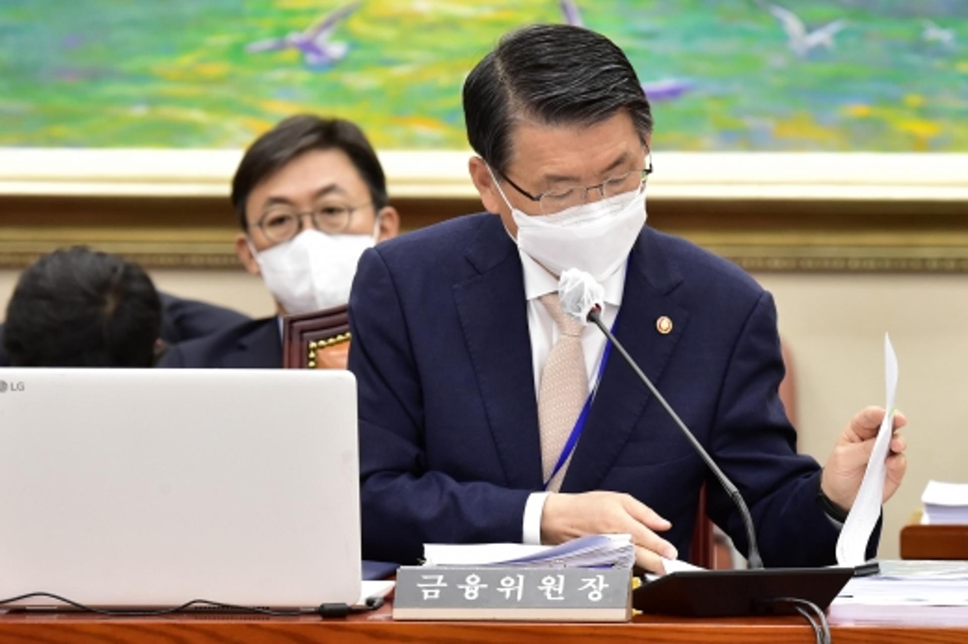 이동걸 회장 "20년 더" 건배사 논란… 은성수 "해임 고려안해"