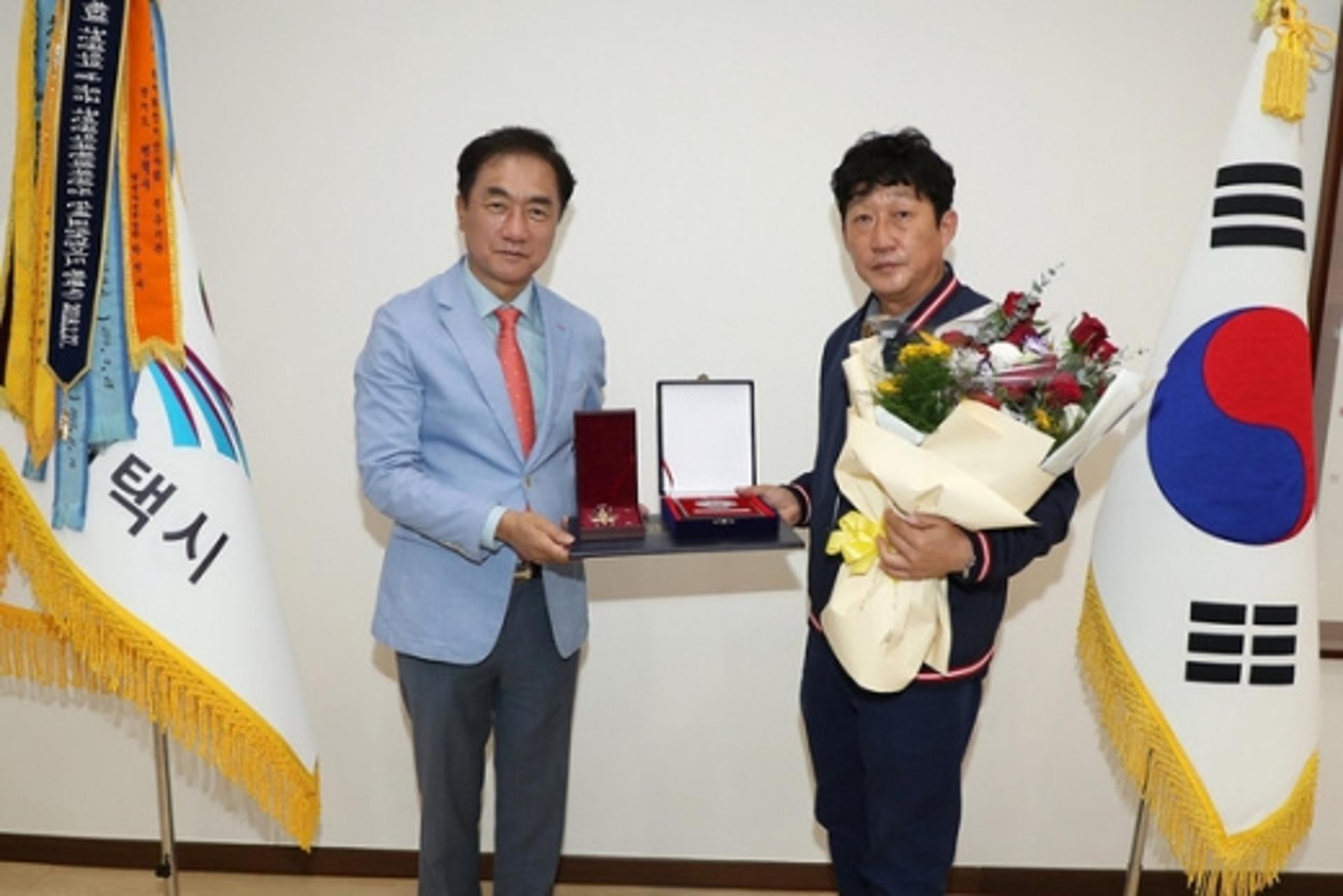 평택시, 참전유공자 유가족에게 무공훈장 전수