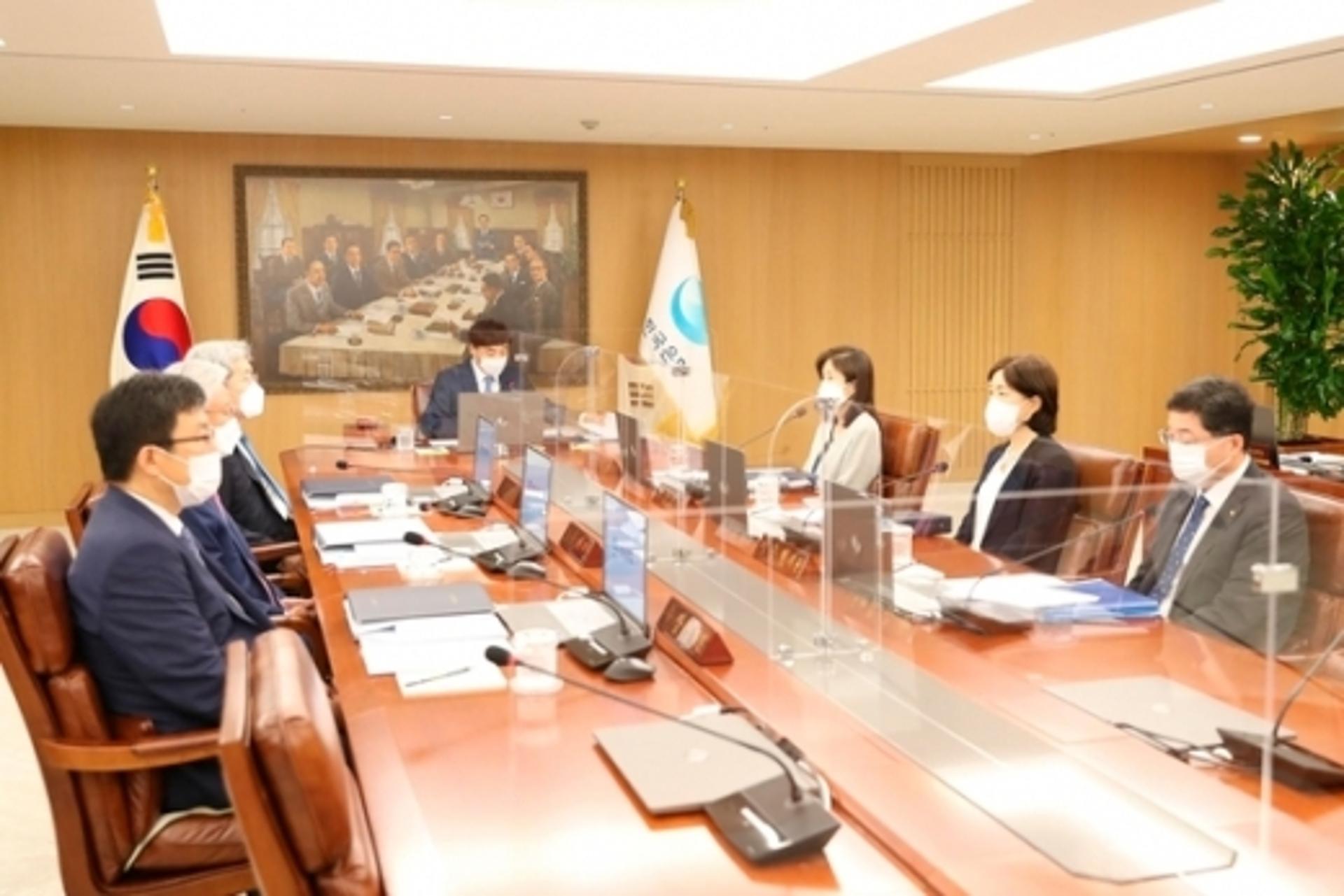 한은, 기준금리 0.50% 동결… 국채 매입 정례화 주목(종합)