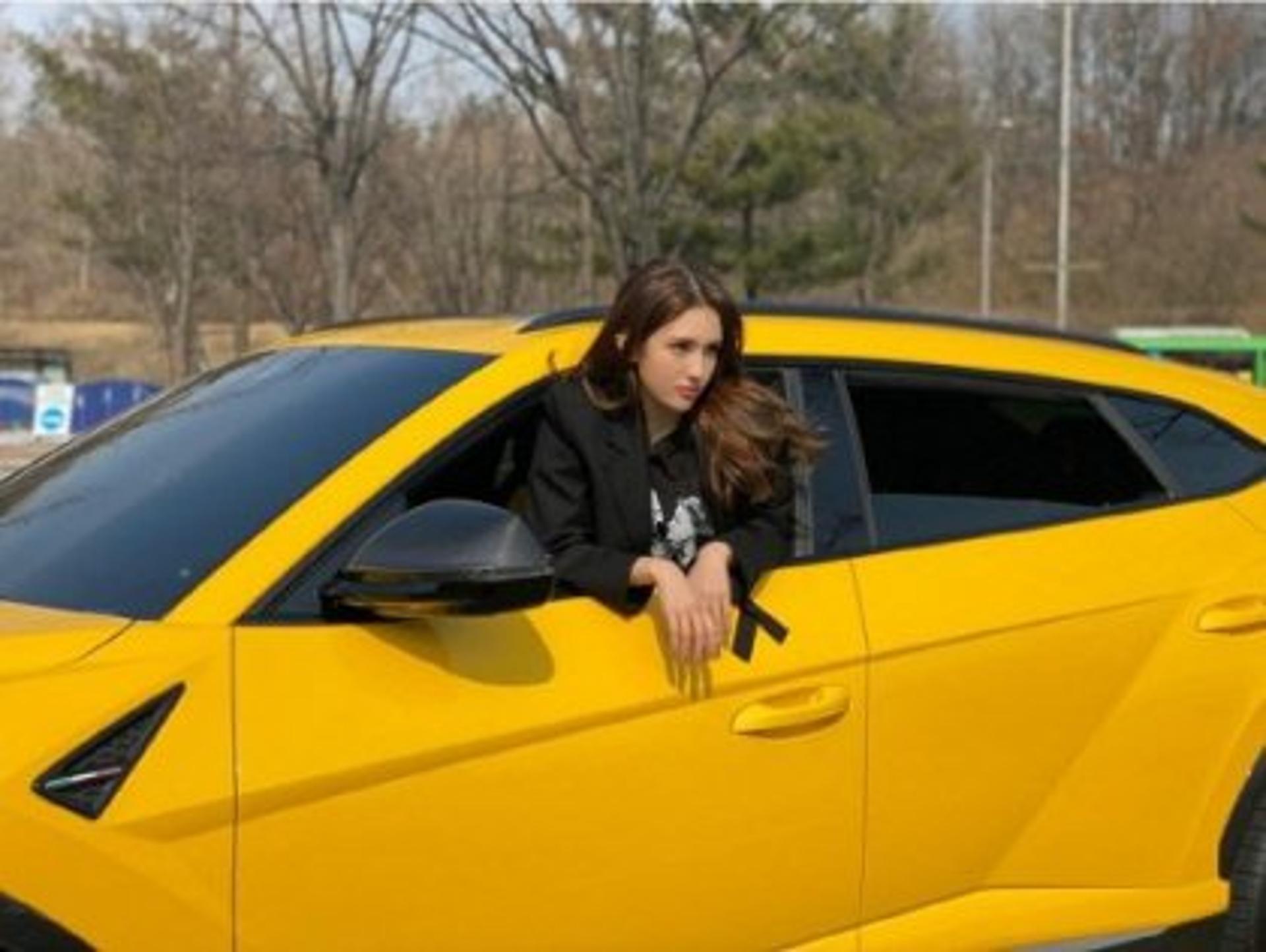 로꼬, 전소미 차 '람보르기니' 구매… 최소 2억5600만원?