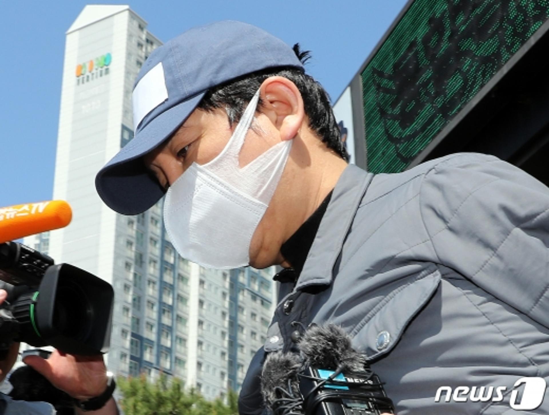 김봉현, 무차별 폭로 "현직검사 술접대… 강기정 잡아달라"