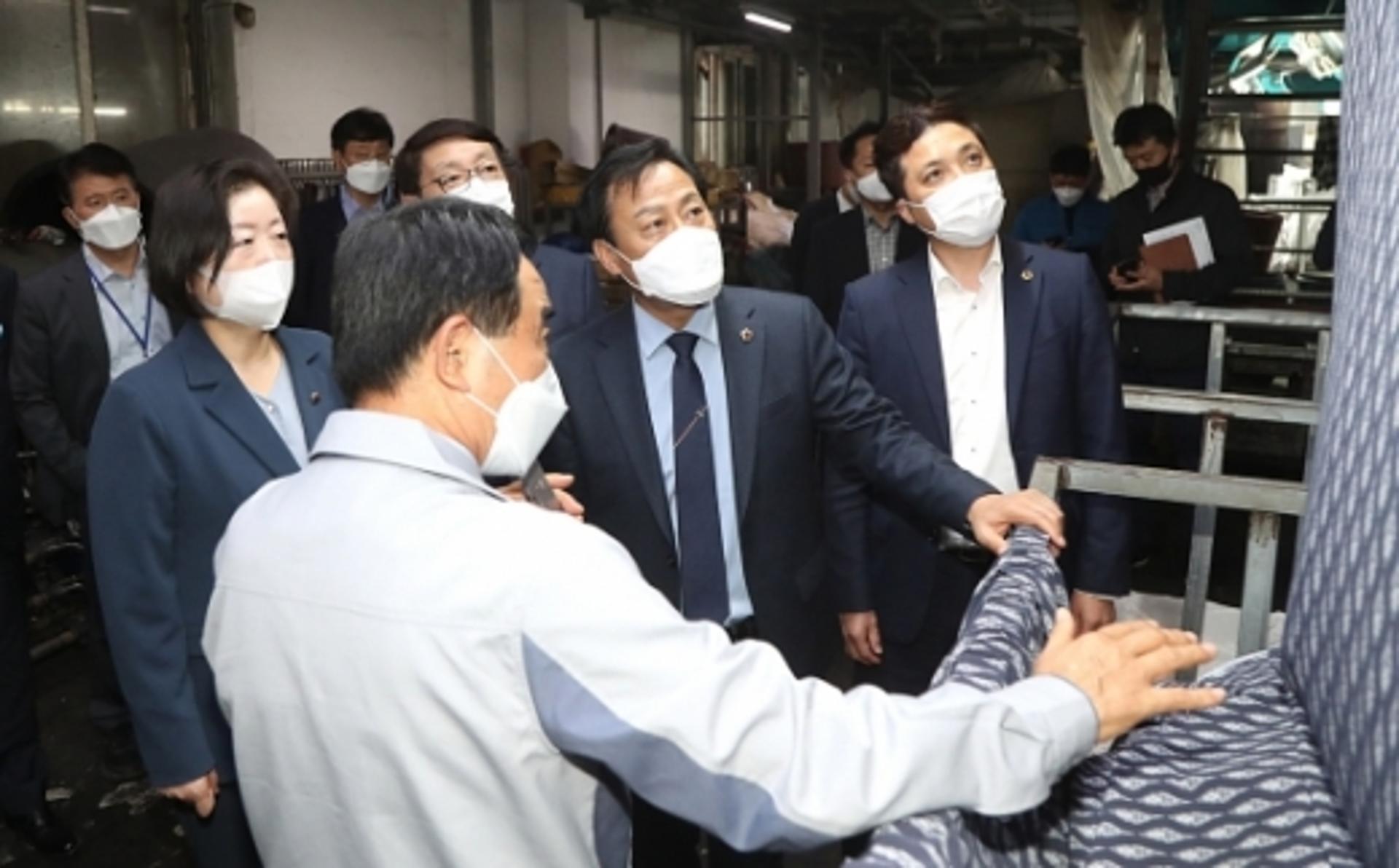 장현국 경기도의회 의장, 경기북부 섬유산업 민생현장 방문