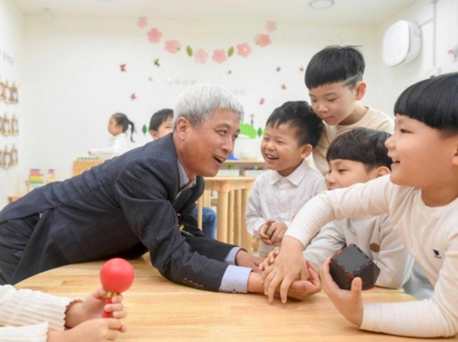 곽상욱 오산시장, "출산율은 쭉, 보육환경은 더 쾌적"… 보육분야 성과 'UP'