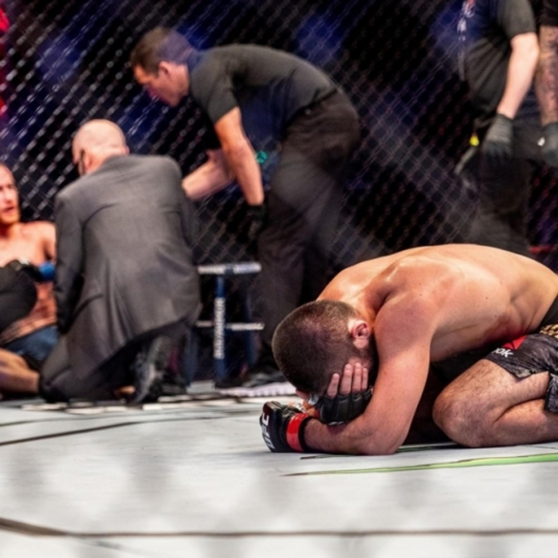 UFC ‘29전 전승’ 하빕 눈물의 은퇴… “아버지 없이는 의미 없는 싸움”