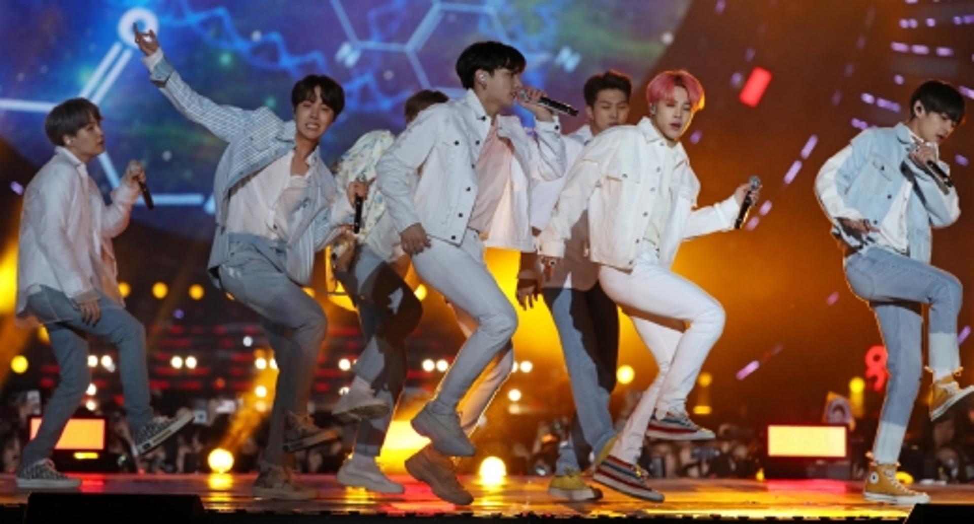방탄소년단 ‘작은 것들을 위한 시’… 유튜브 10억뷰 돌파