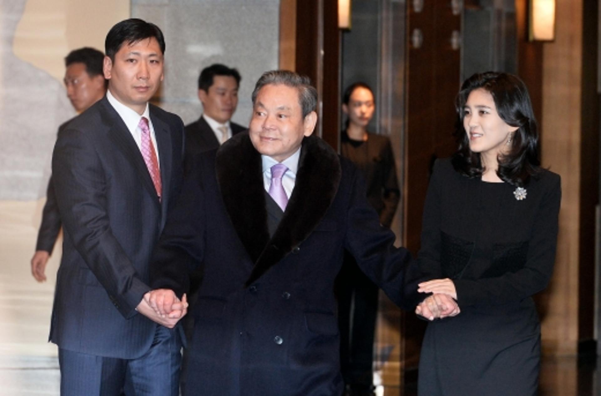 “세계 최대 첨단 기업 키웠다”… 외신도 긴급 타전