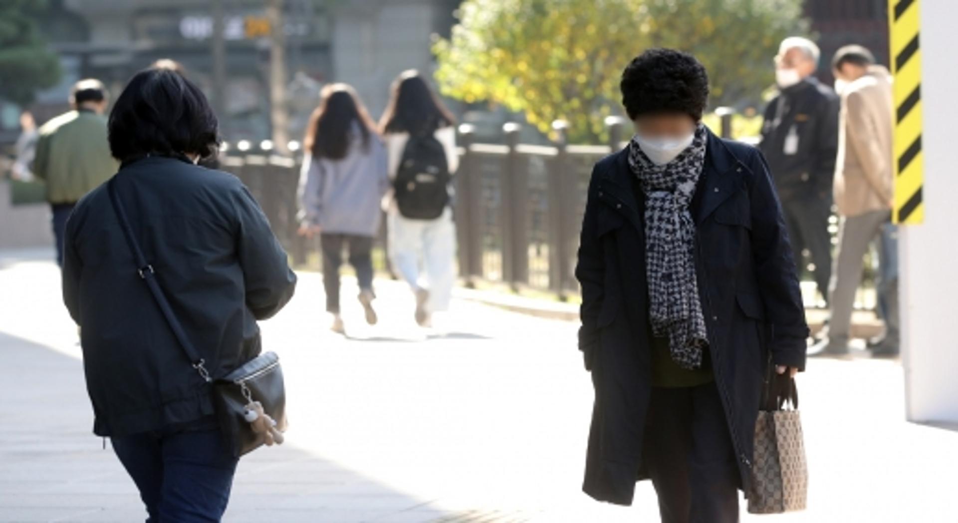 [내일날씨] 구름 잔뜩 낀 하늘… 아침 최저 3~12도