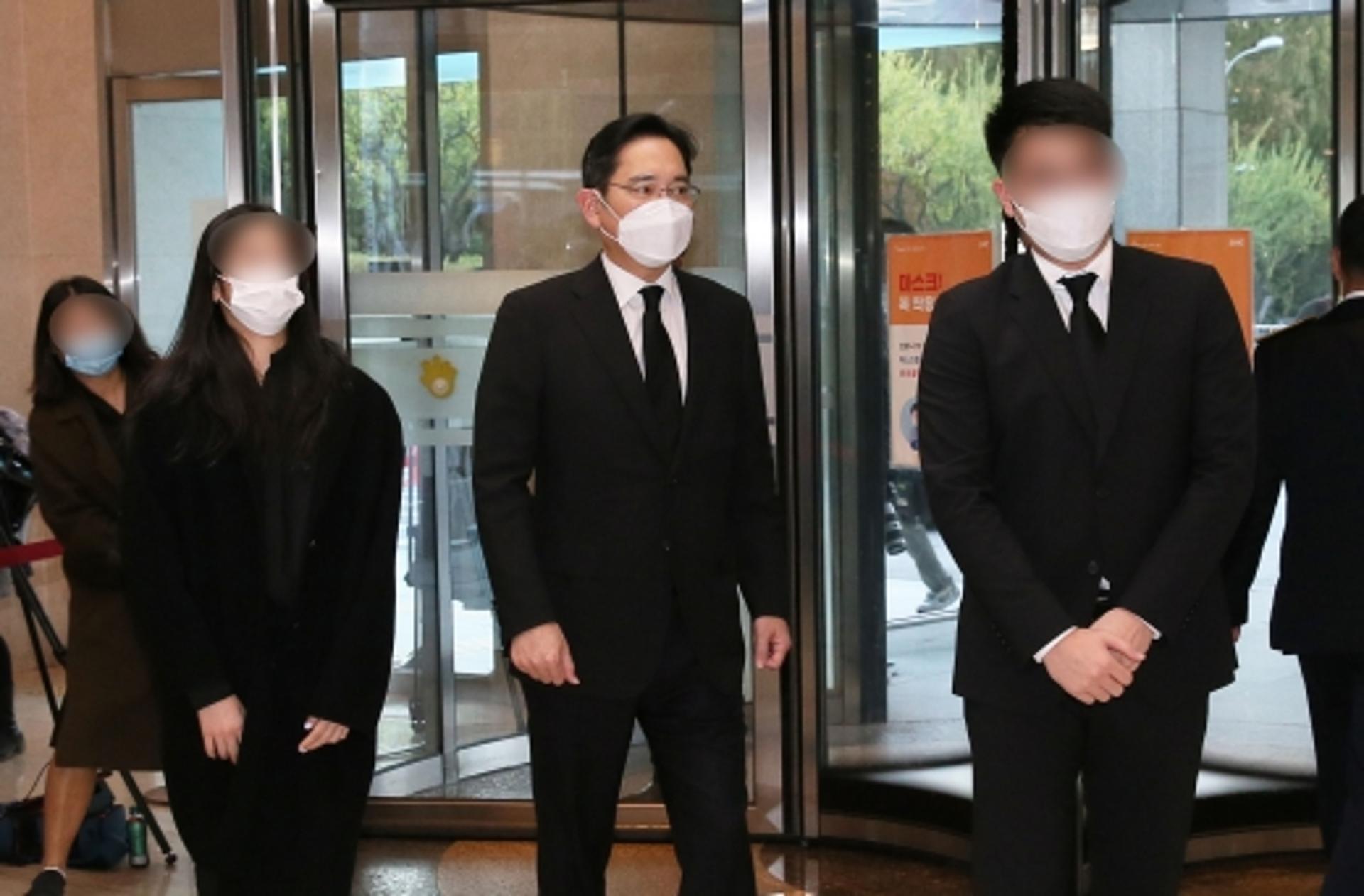 이재용 부회장, 자녀와 빈소 도착… 정재계 조문 행렬
