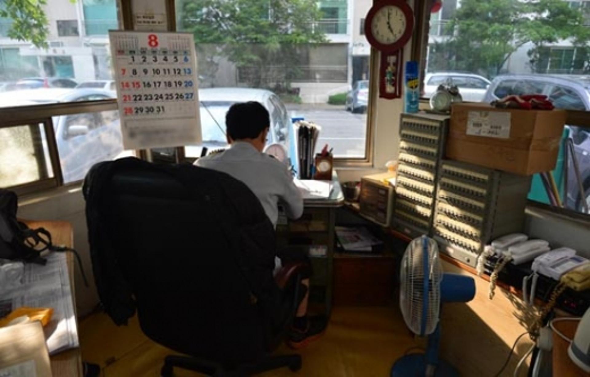 이재명표 '비정규직 취약노동자 조직화 지원사업' 결실…아파트 경비 임금체불 해결