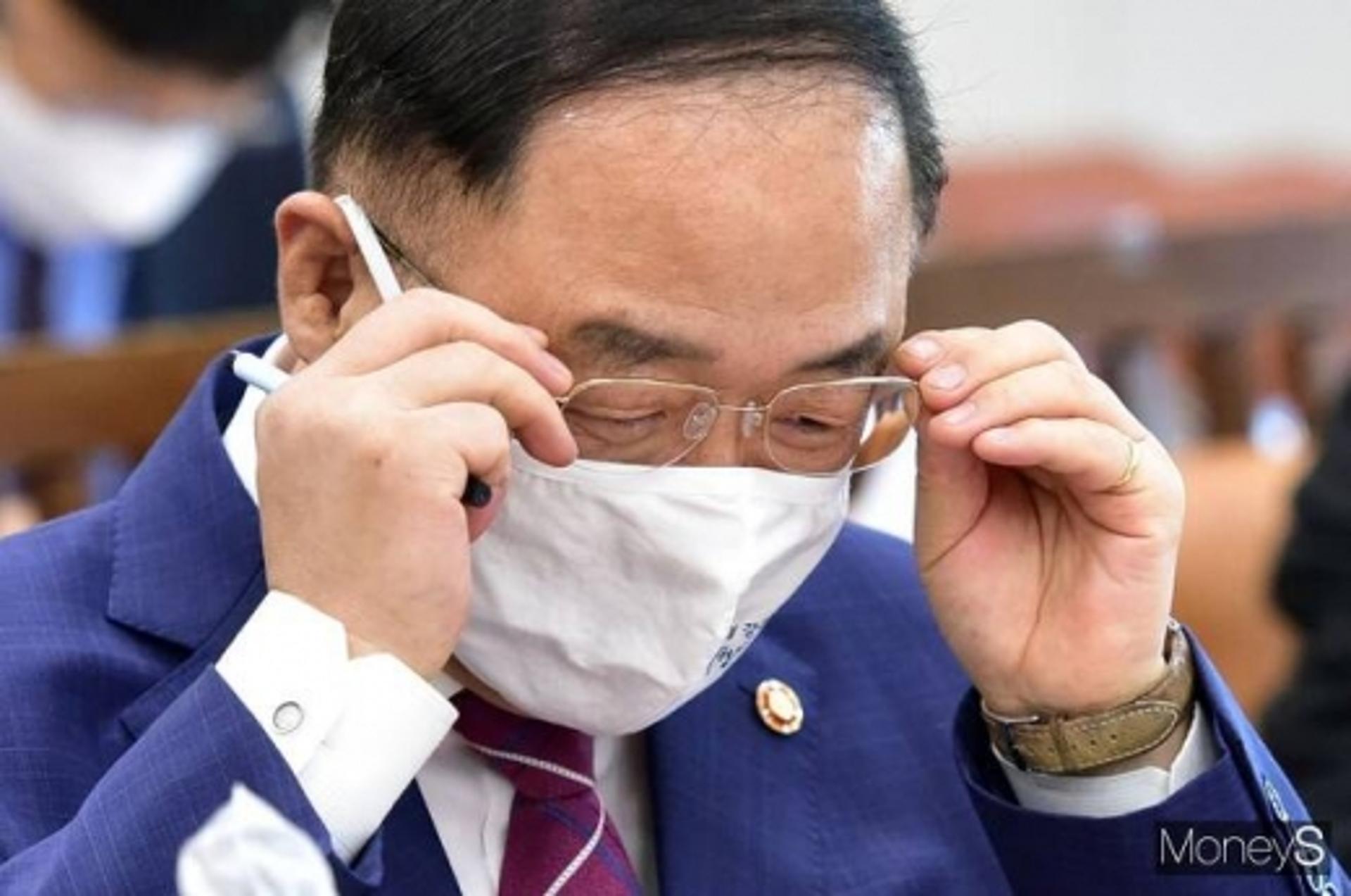 홍남기, 전세난민 탈출?… ‘의왕 아파트’ 세입자 집 비운다