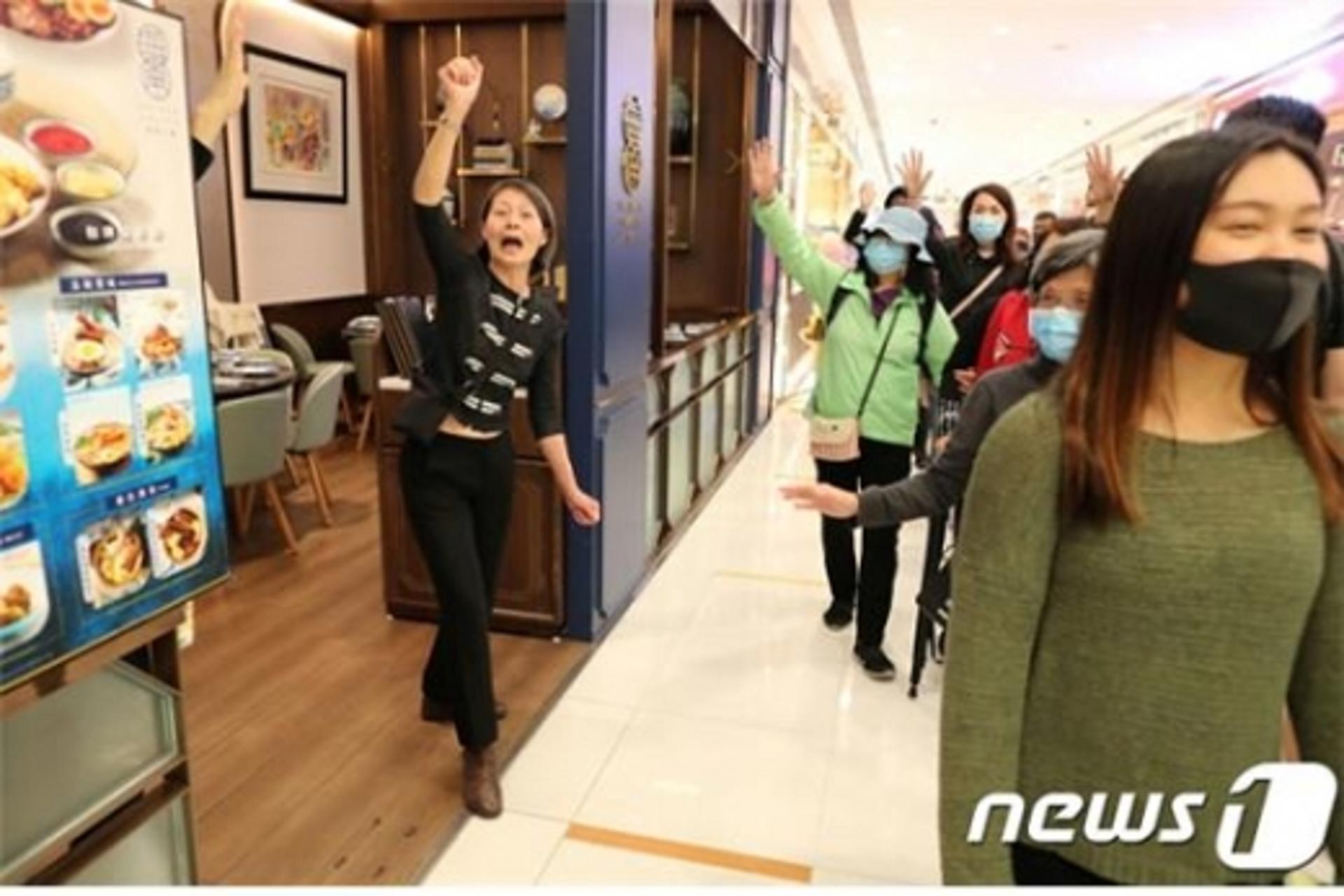 156년 된 베이징덕 전문점, 코로나 탓에 '340억' 까먹어