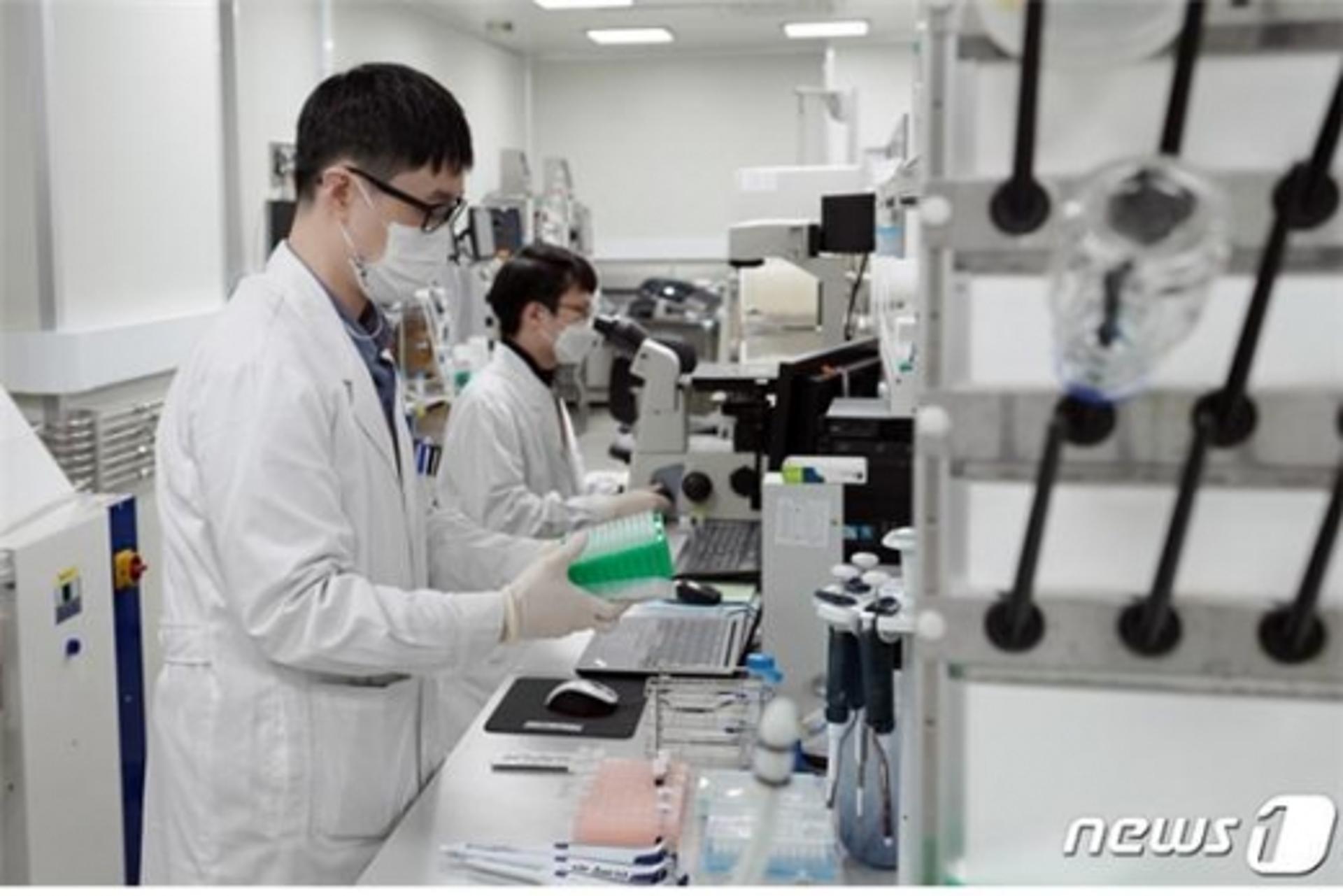 "코로나 백신, 연내 접종 가능하다"… 한국은?