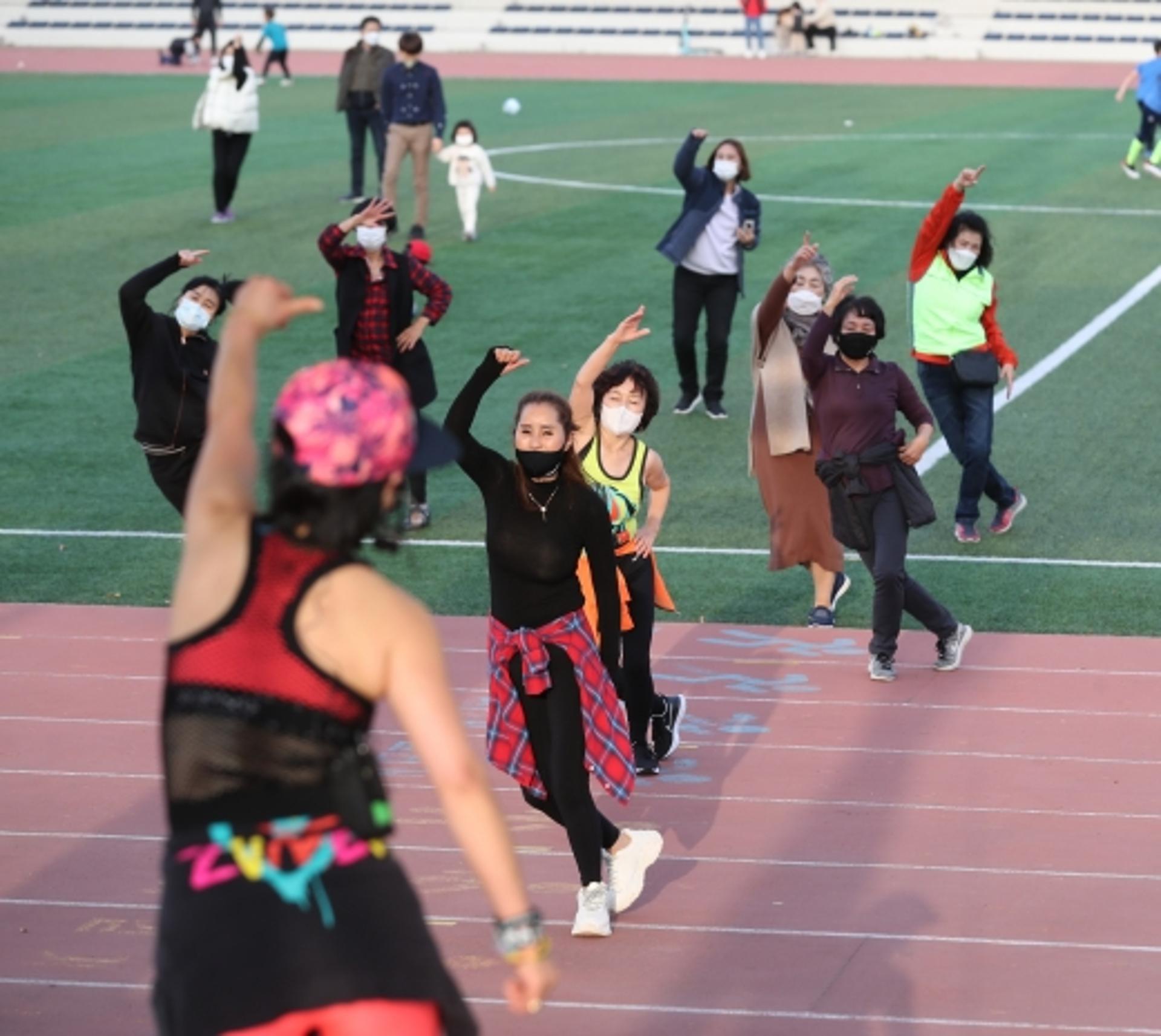 화성시 "'코로나19 아웃댄스'로 코로나블루 이겨내요"