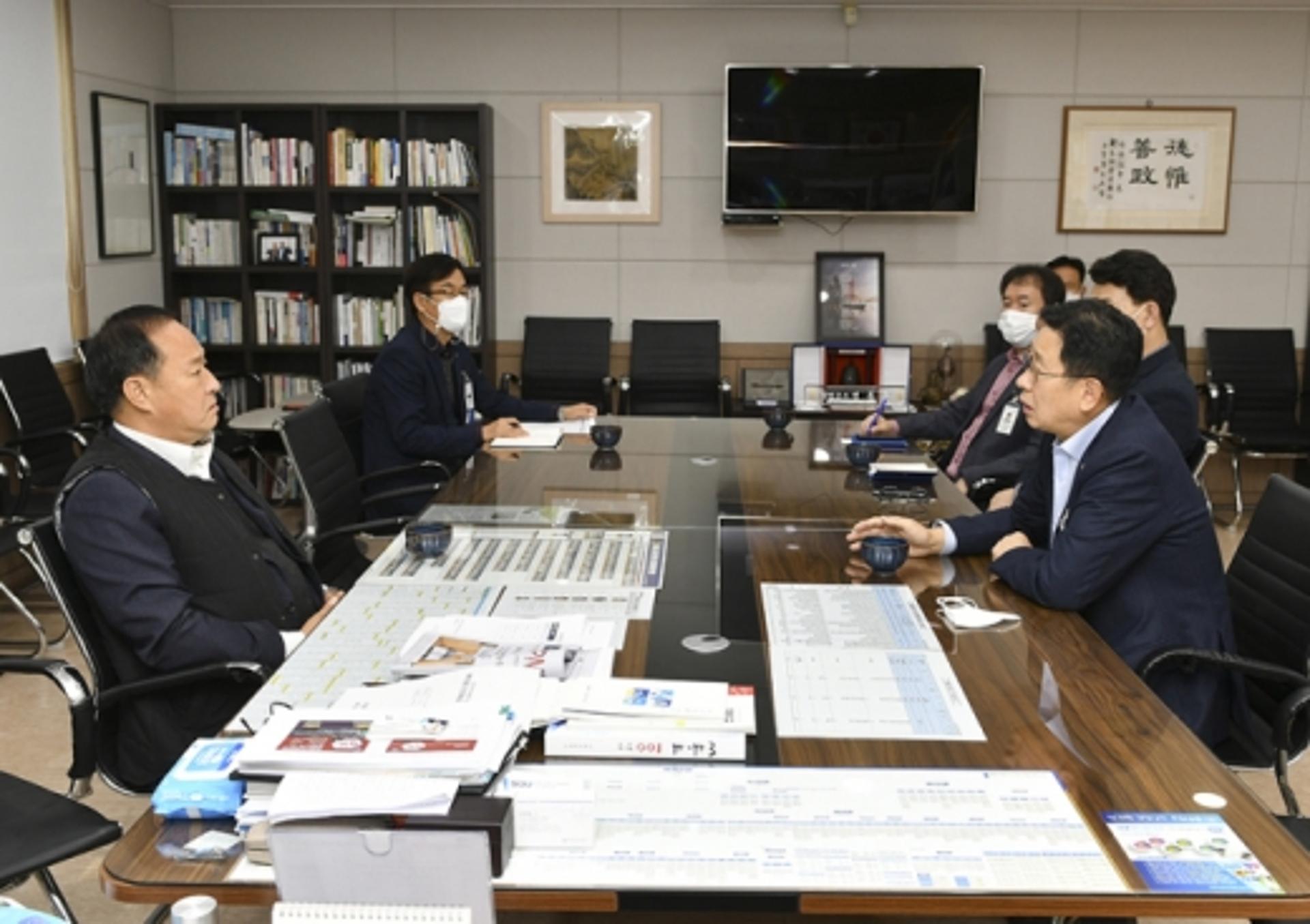 정동균 양평군수, 전진선 의장과 세 번째 정례 간담회