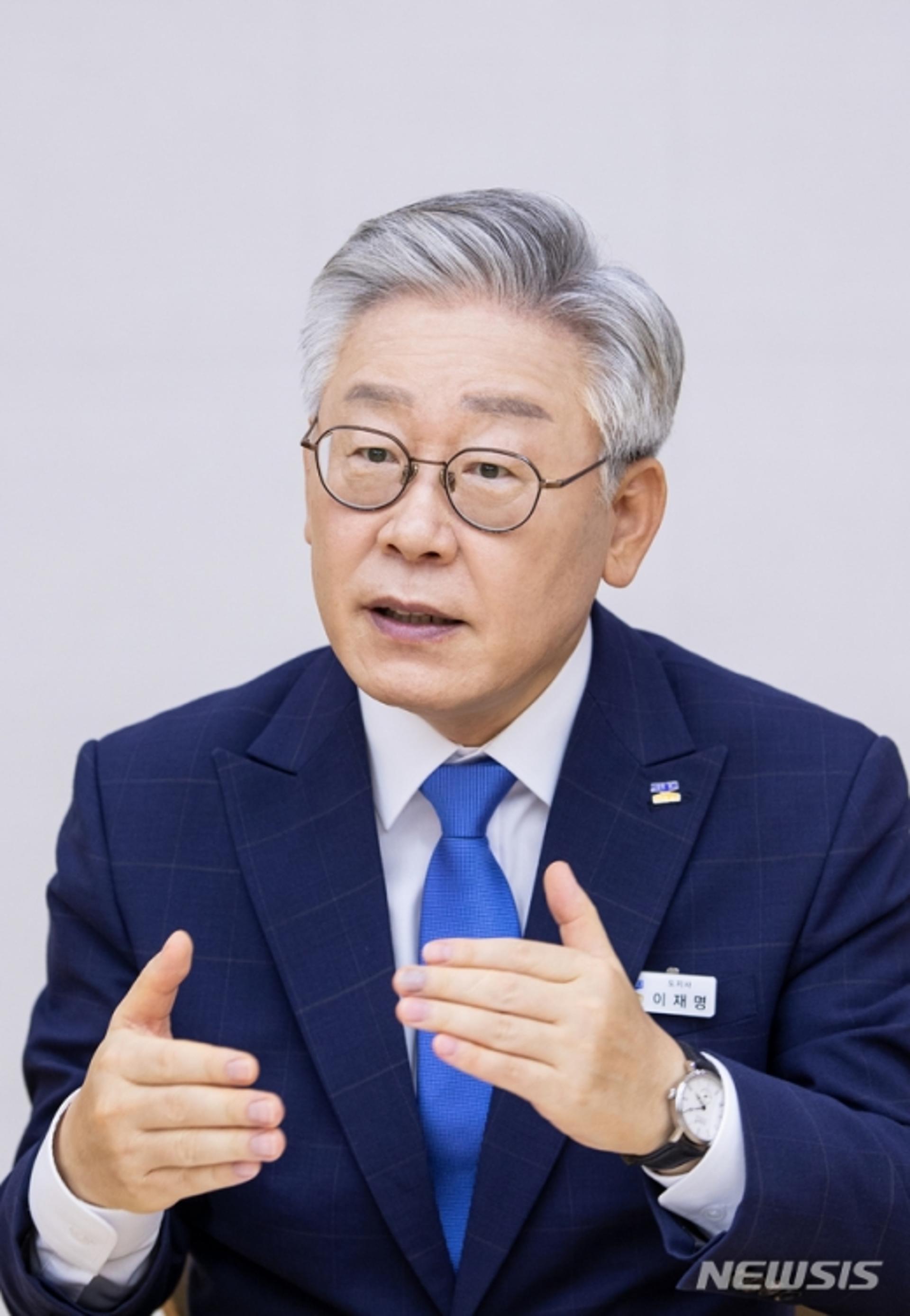 이재명 "부동산 안정화 해법, 더 강력한 규제·공공임대 확대"