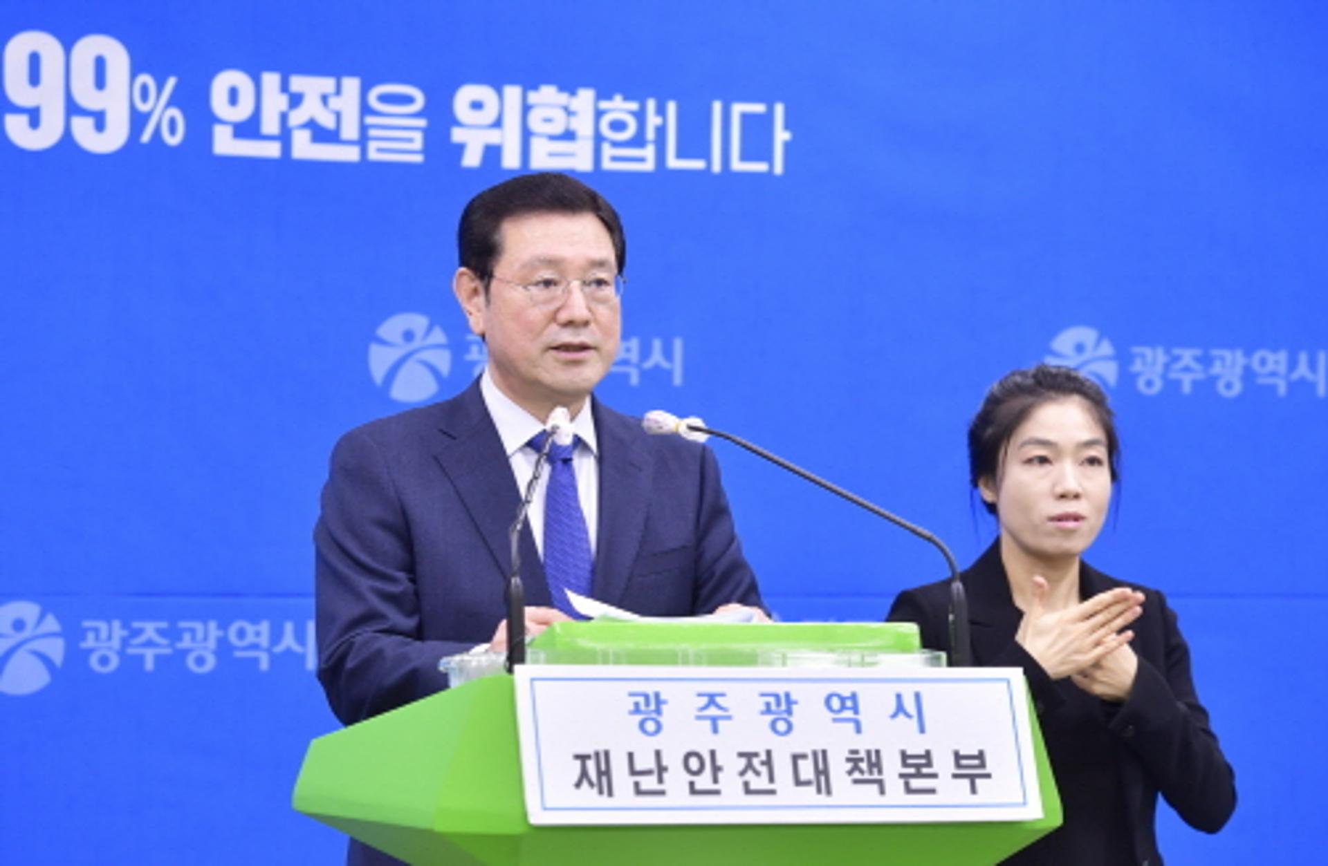 이용섭 광주시장 "주말 추이 보고 거리두기 격상 여부 결정"