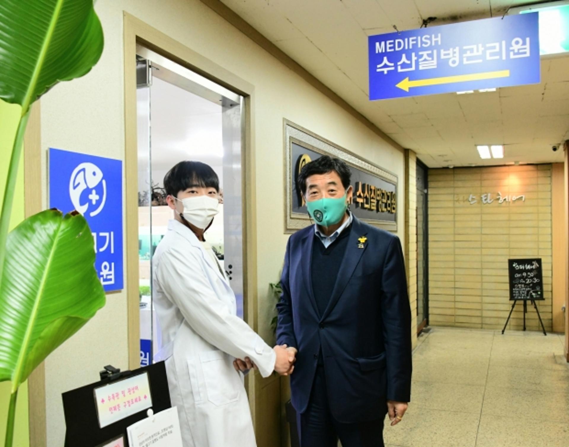 윤화섭 시장, 수도권 최초 물고기 병원 ‘메디피쉬 수산질병관리원’ 방문