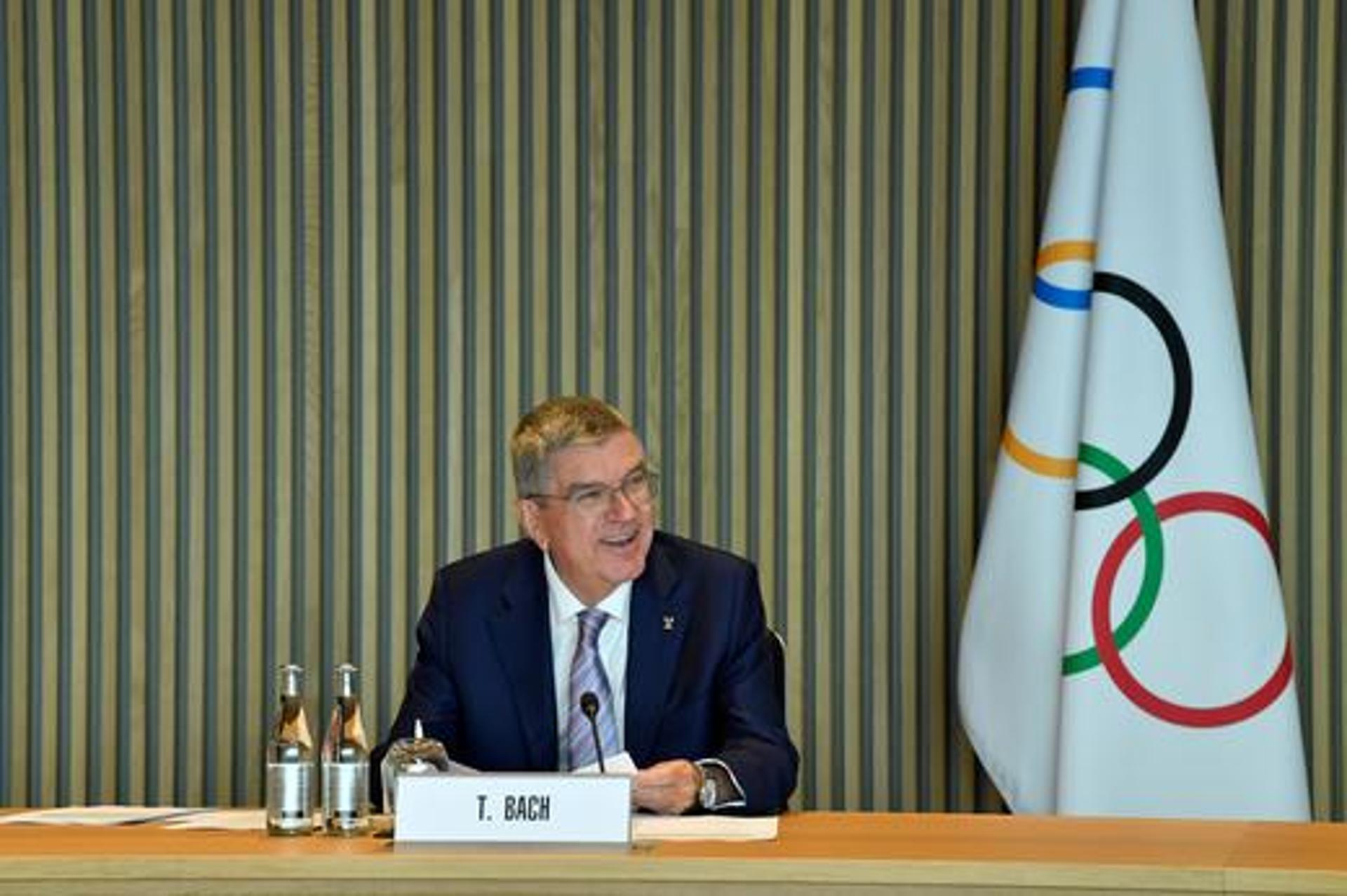 IOC 위원장, 日 스가와 만난다… "도쿄올림픽 논의"