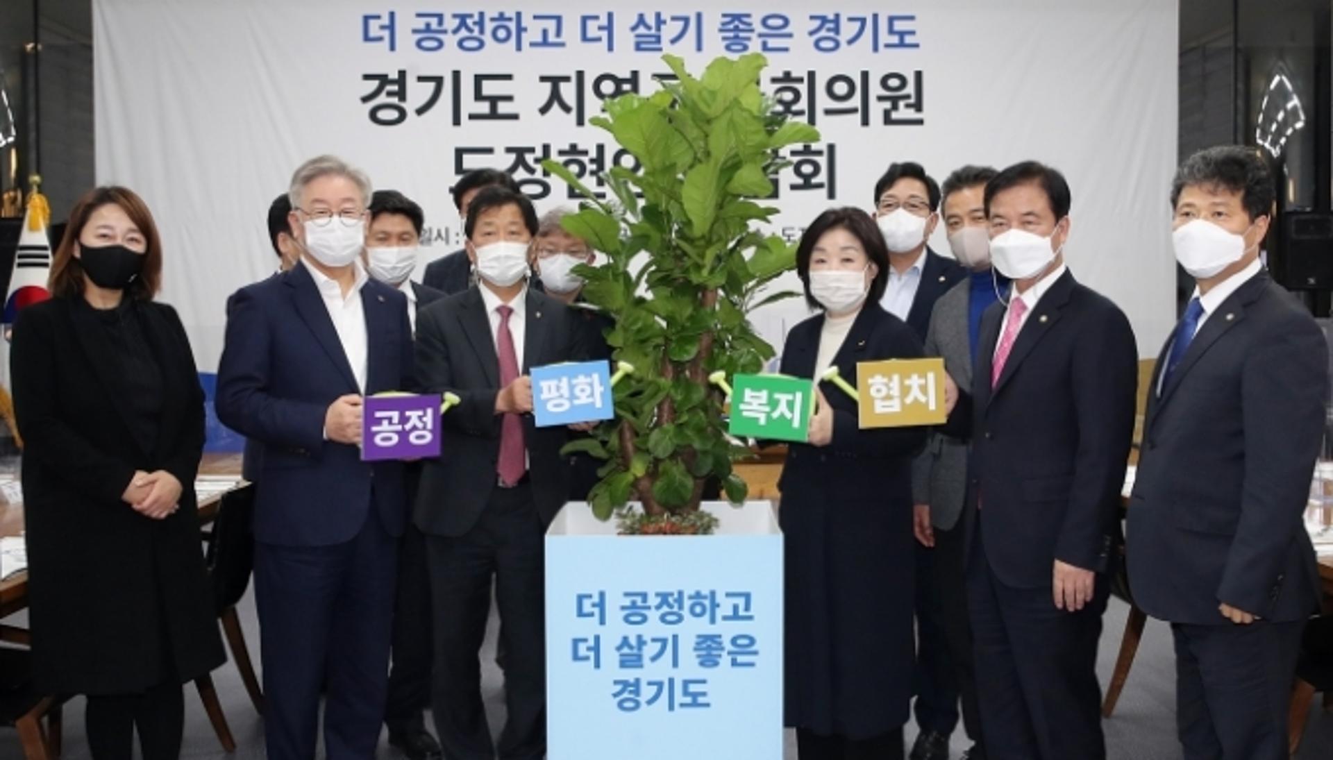 이재명 "기본 소득·주택·대출은 대한민국 미래 해법"