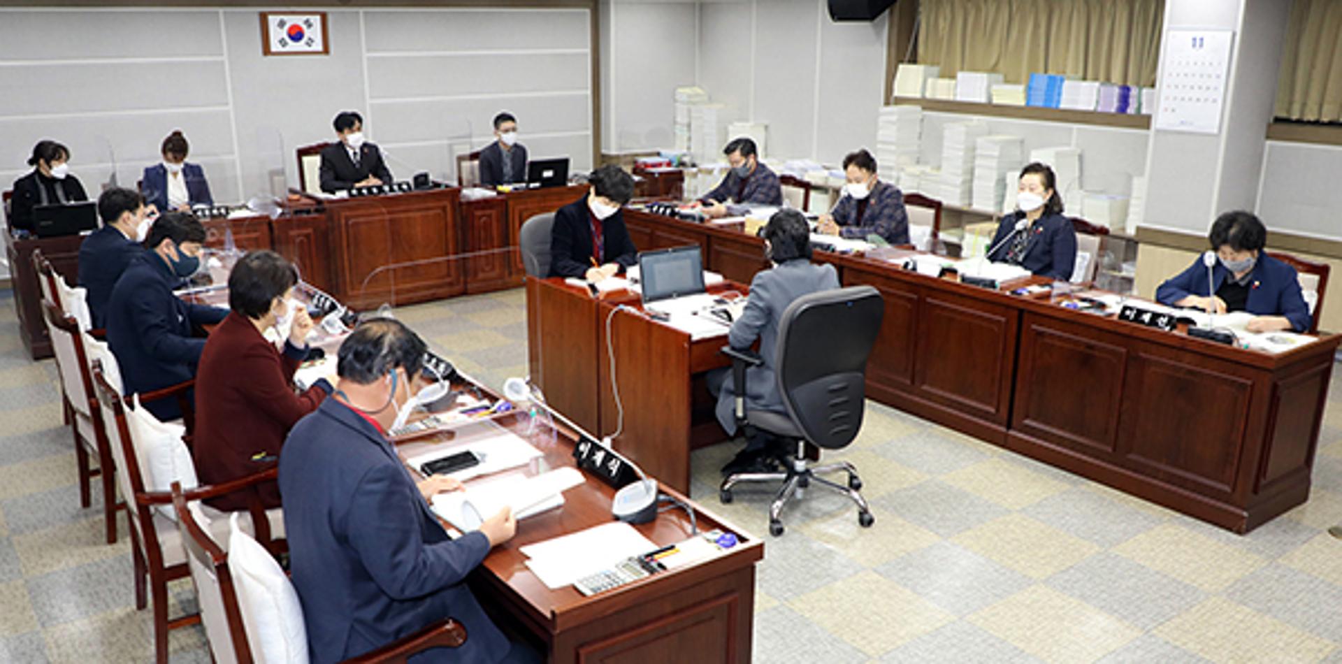 수원시의회 기획경제위원회, 기획조정실 소관업무 행정사무감사