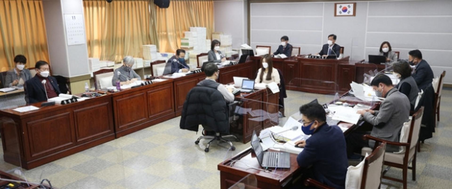 수원시의회 도시환경위원회, 환경국 행정사무감사 펼쳐