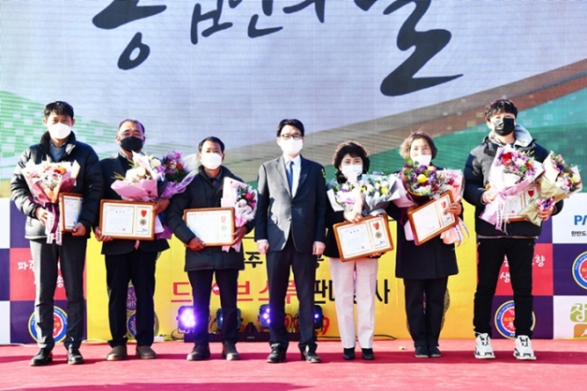 파주시 농어민대상 시상…우수농업인 28명 수상