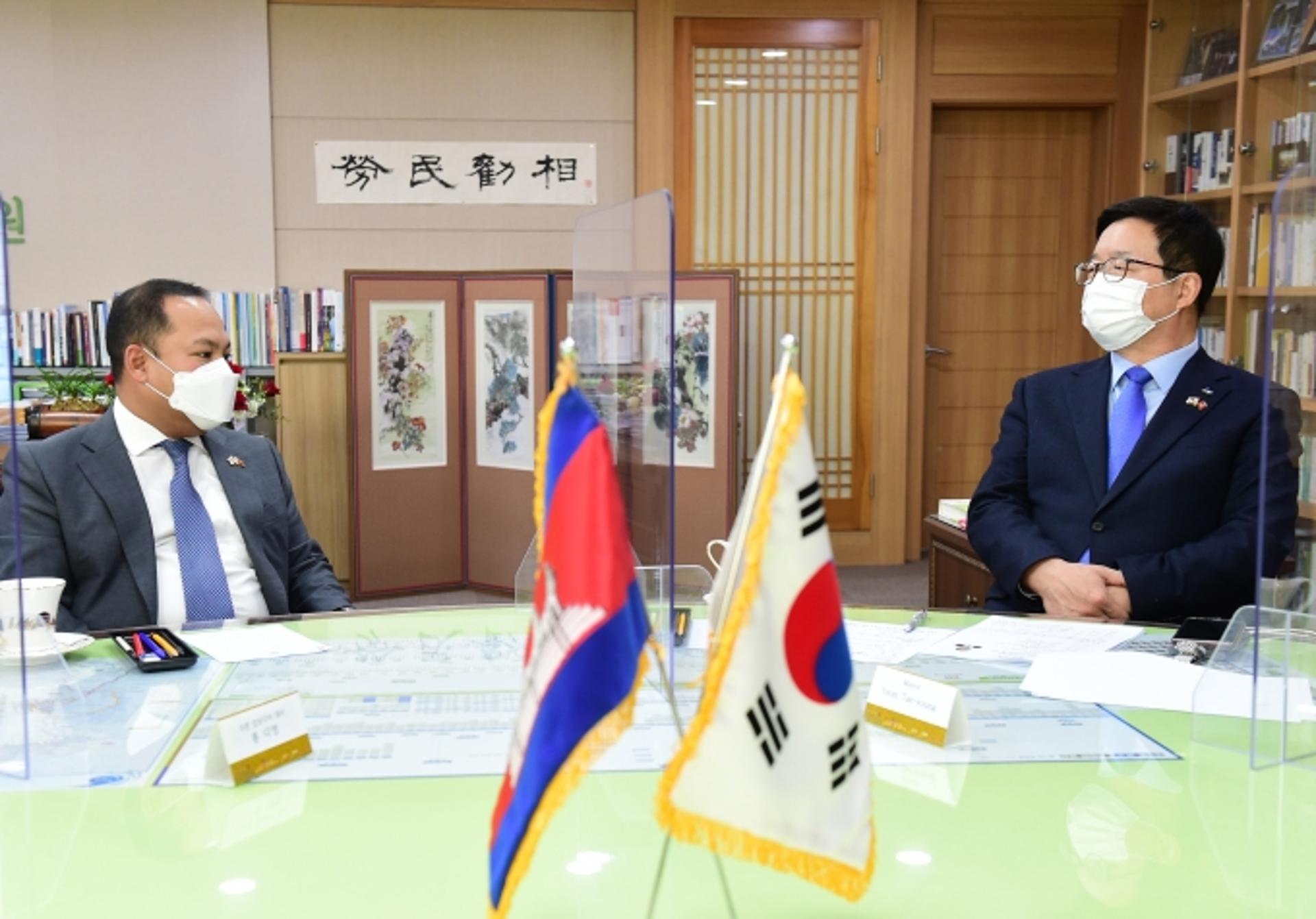 염태영 시장·롱 디멍 주한캄보디아 대사, 협력 약속