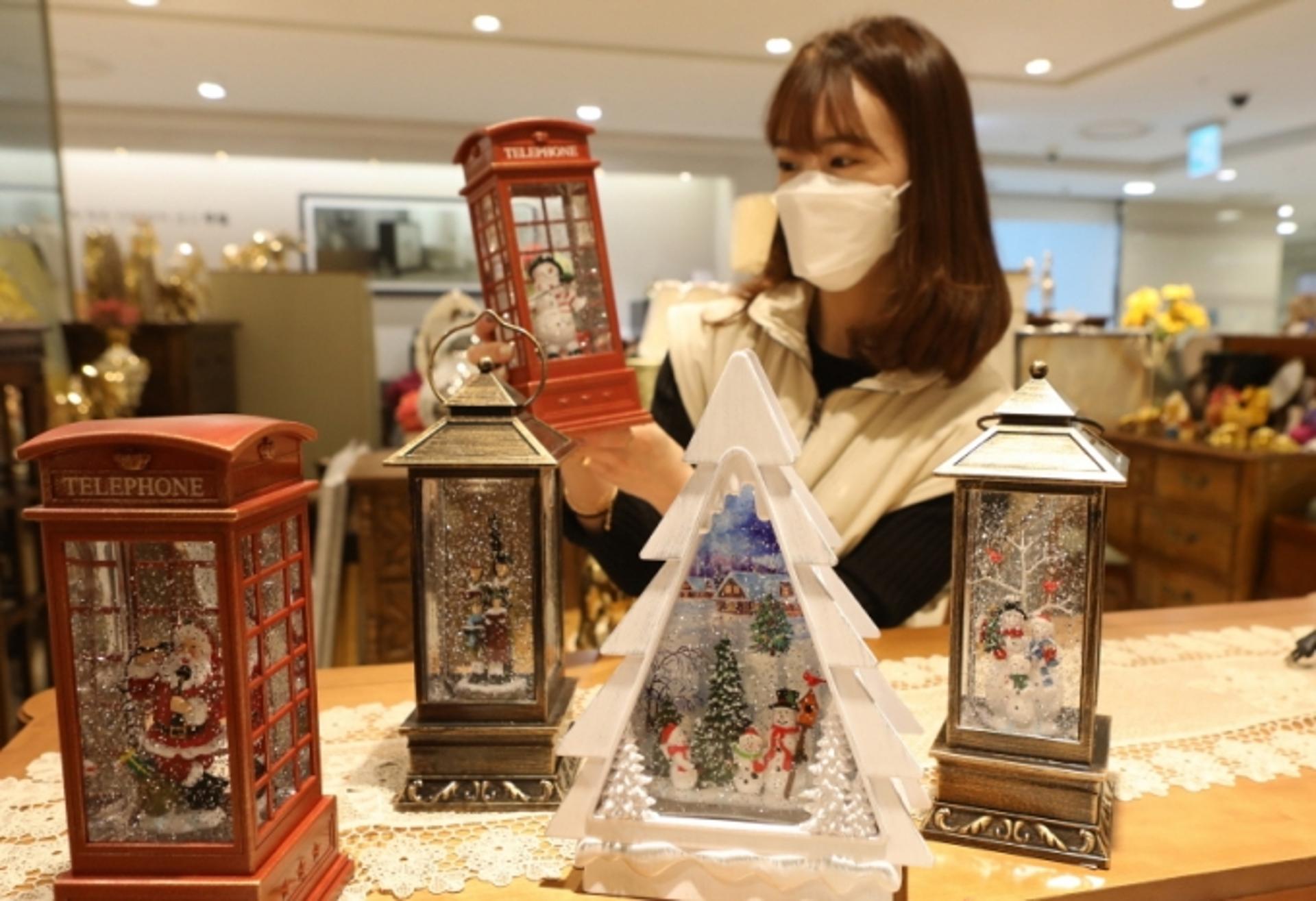 [머니S포토] 롯데百광주점 "X-마스 분위기 내는 장식품 인기"