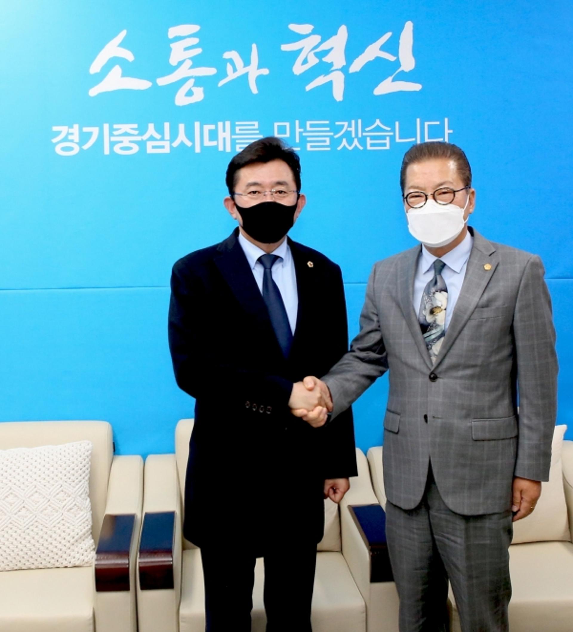 경기도의회 민주당, 전남도의회 민주당 방문단과 정담회 가져