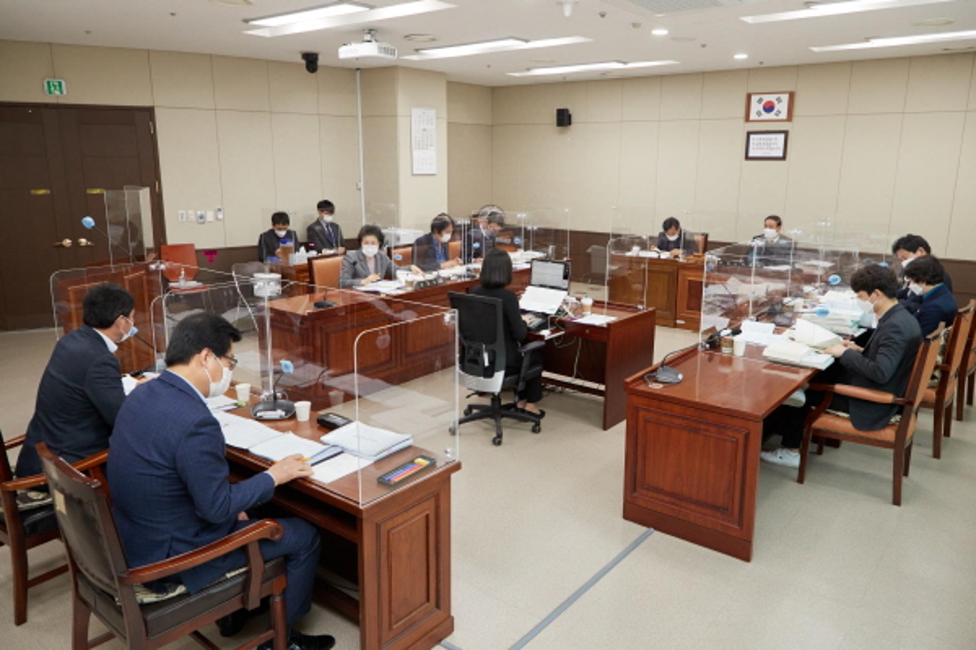 용인시의회 도시건설위원회, 행정사무감사 7일차 각 구청 행정사무감사