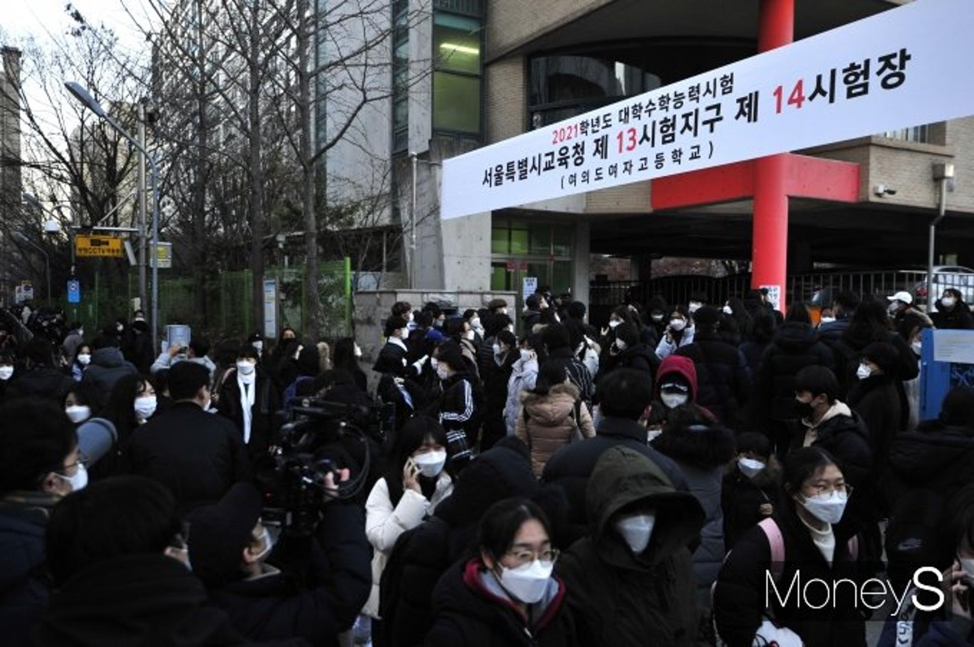 49만 수험생, 스마트폰 바꾸세요… 이통3사, 지원금 혜택은?