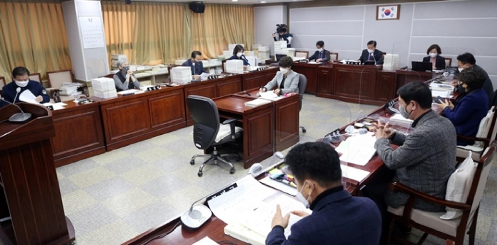 수원시의회 도시환경위원회, 조례안 및 예산안 예비심사 의결
