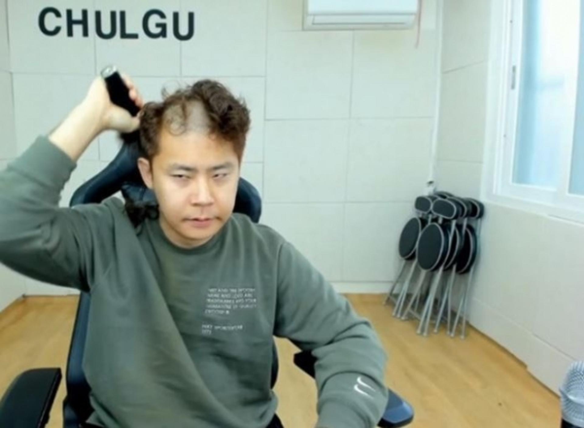 "자숙 끝"… 철구, 논란 5일 만에 방송 복귀 '눈살'