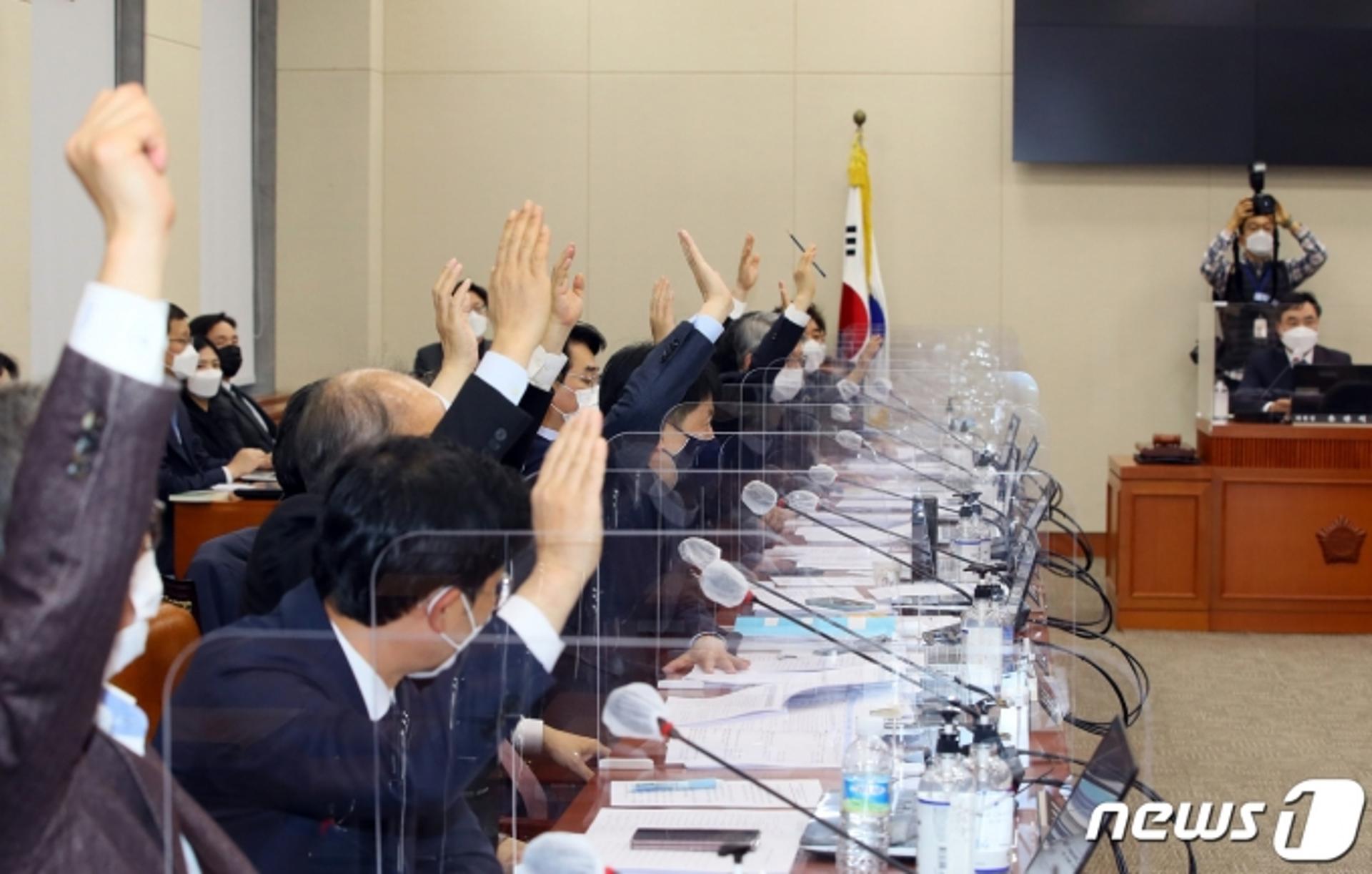 금융그룹감독법, 정무위 안건조정위 통과… 삼성·미래에셋 등 규제