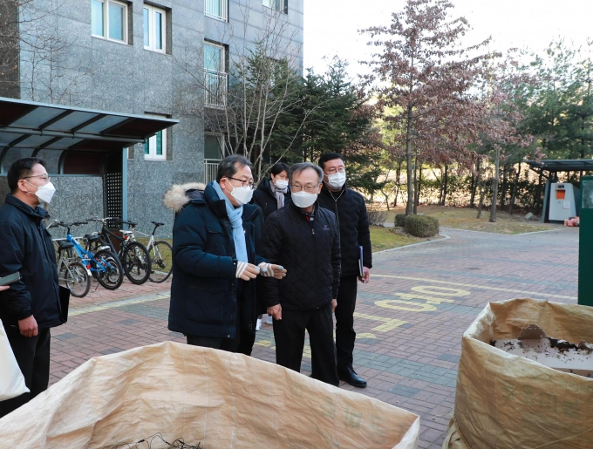 조광한 남양주시장, 공동주택 아이스팩 수거현장 점검