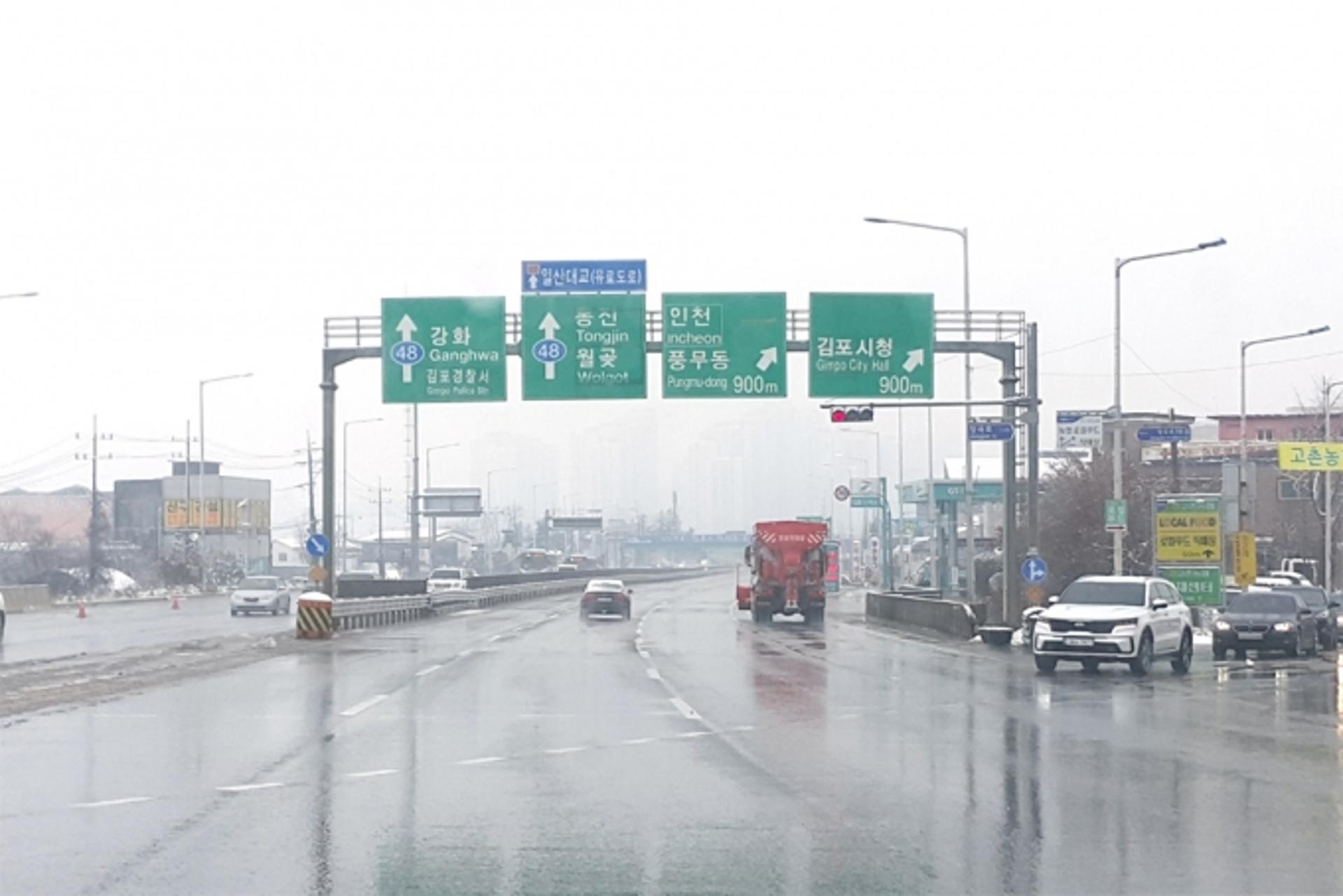 김포시, 제설작업 총력… 정하영 시장 “월요일 출근길 불편 없어야”