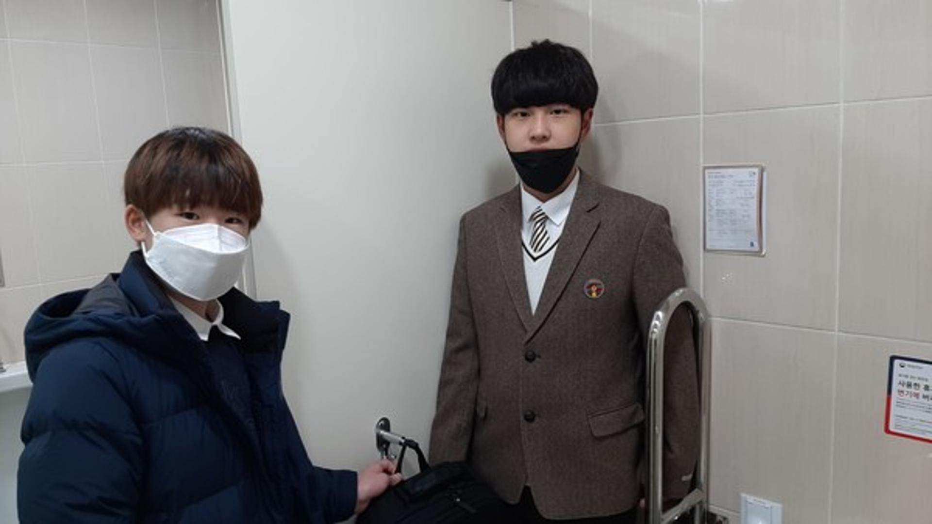 포천시, '공공화장실 낮은 옷걸이' 설치…청소년제안 정책 수용