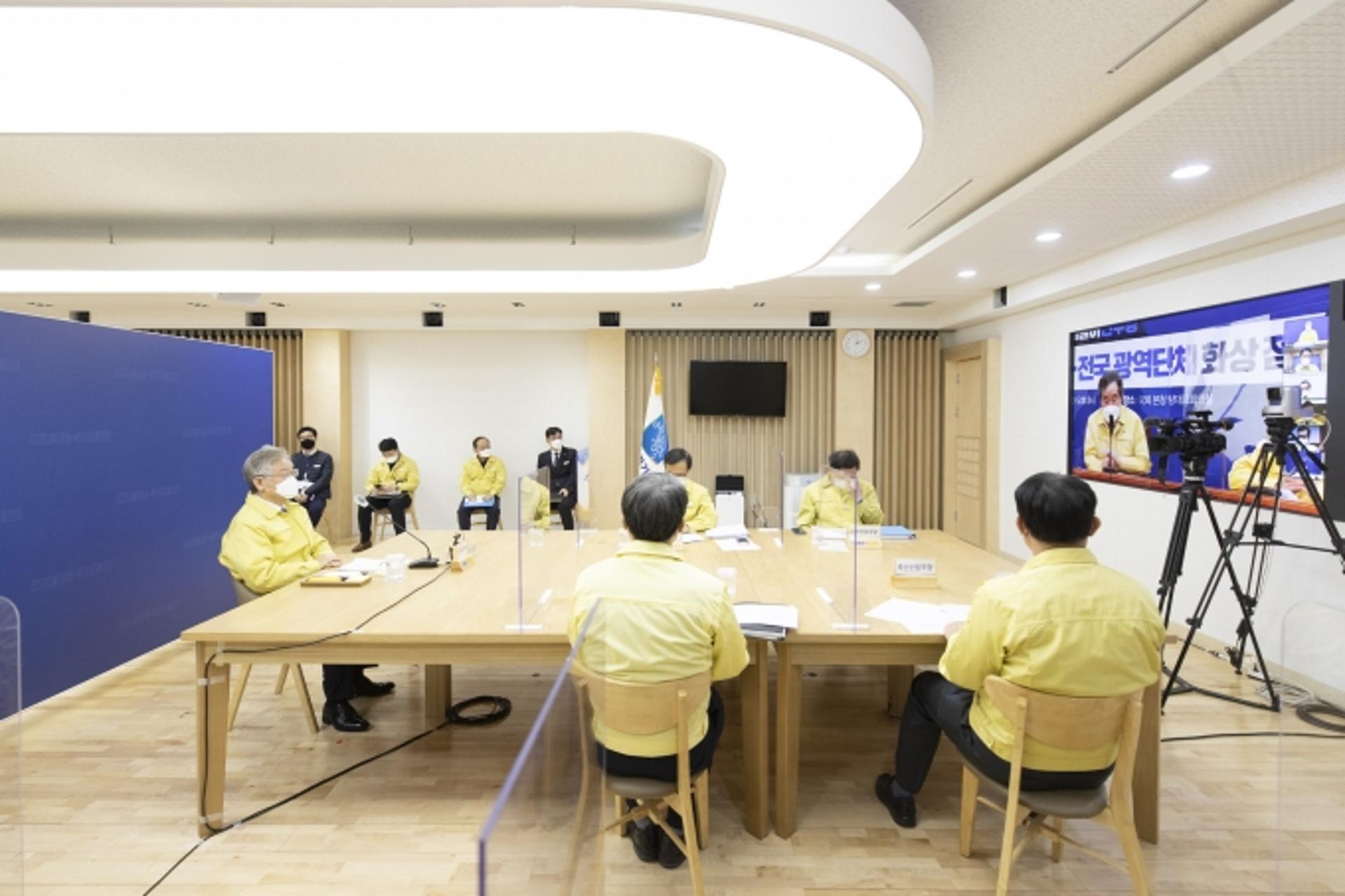 이재명 “3단계 격상, 수도권만이라도 조속히 시행해야”