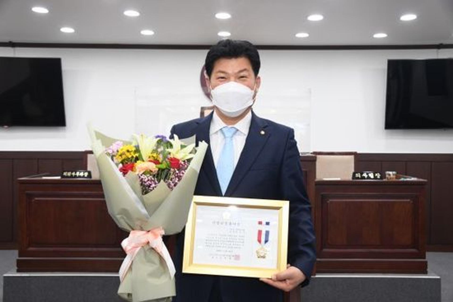 동두천시의회 이성수 의원, 지방의정봉사상 수상