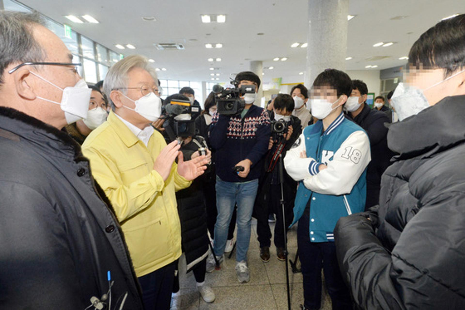 이재명 지사·가족, 코로나19 음성 판정… 업무 복귀