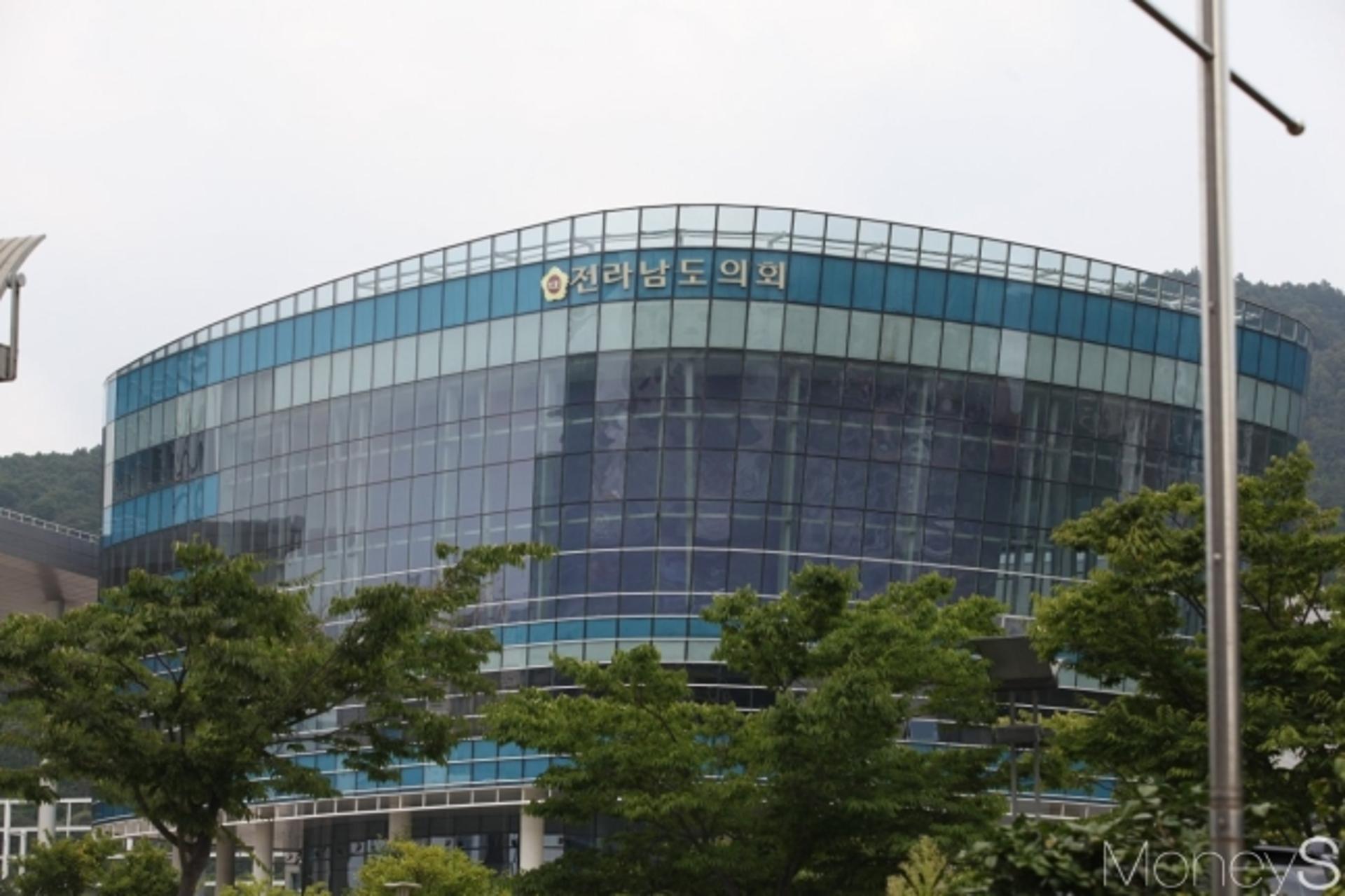 전남도의회 '의장 불신임안' 제출…표결은 글쎄?