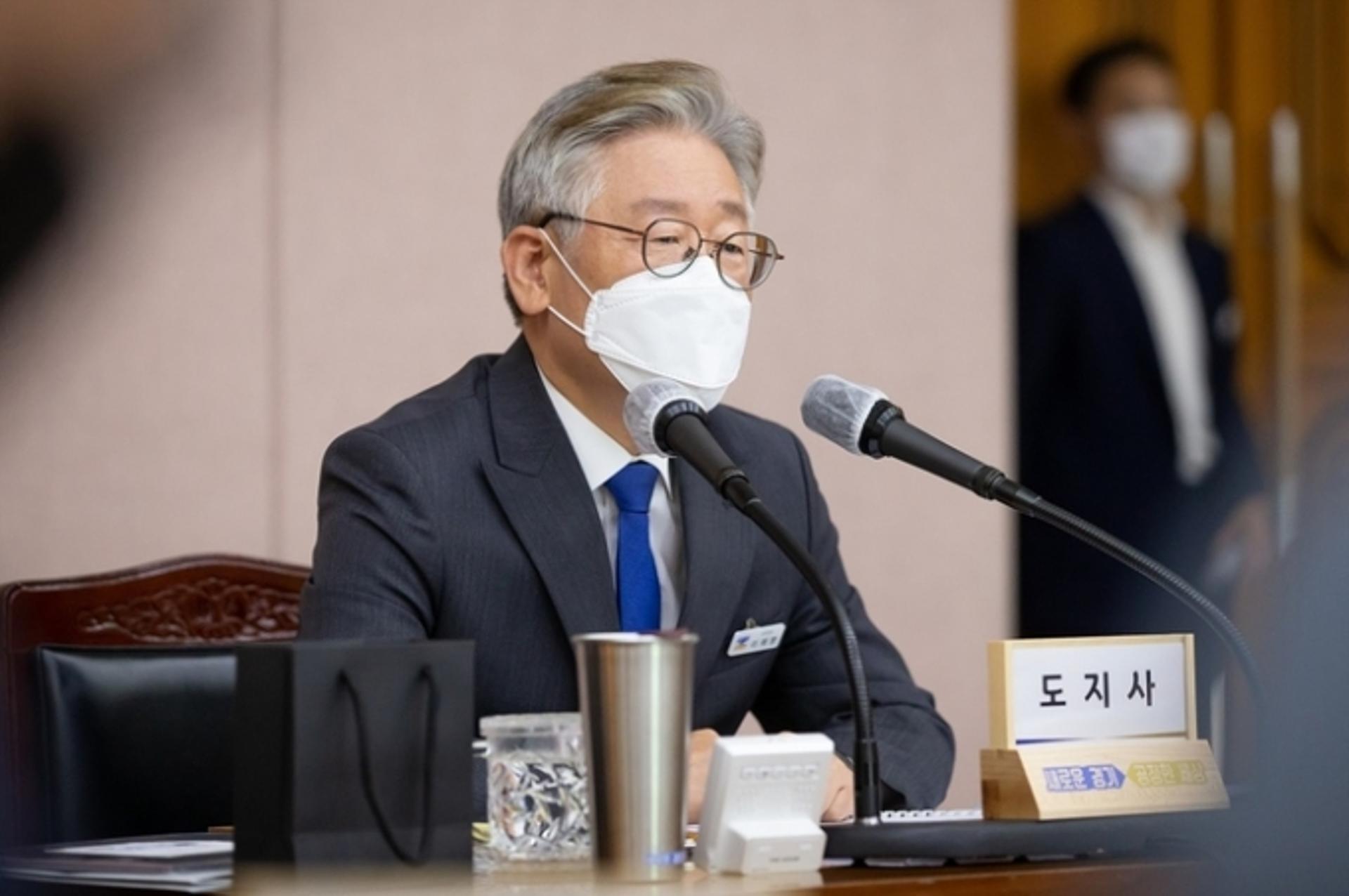 이재명, 홍남기와 또 충돌…"국가사무 경기도에 떠넘기지 말라"