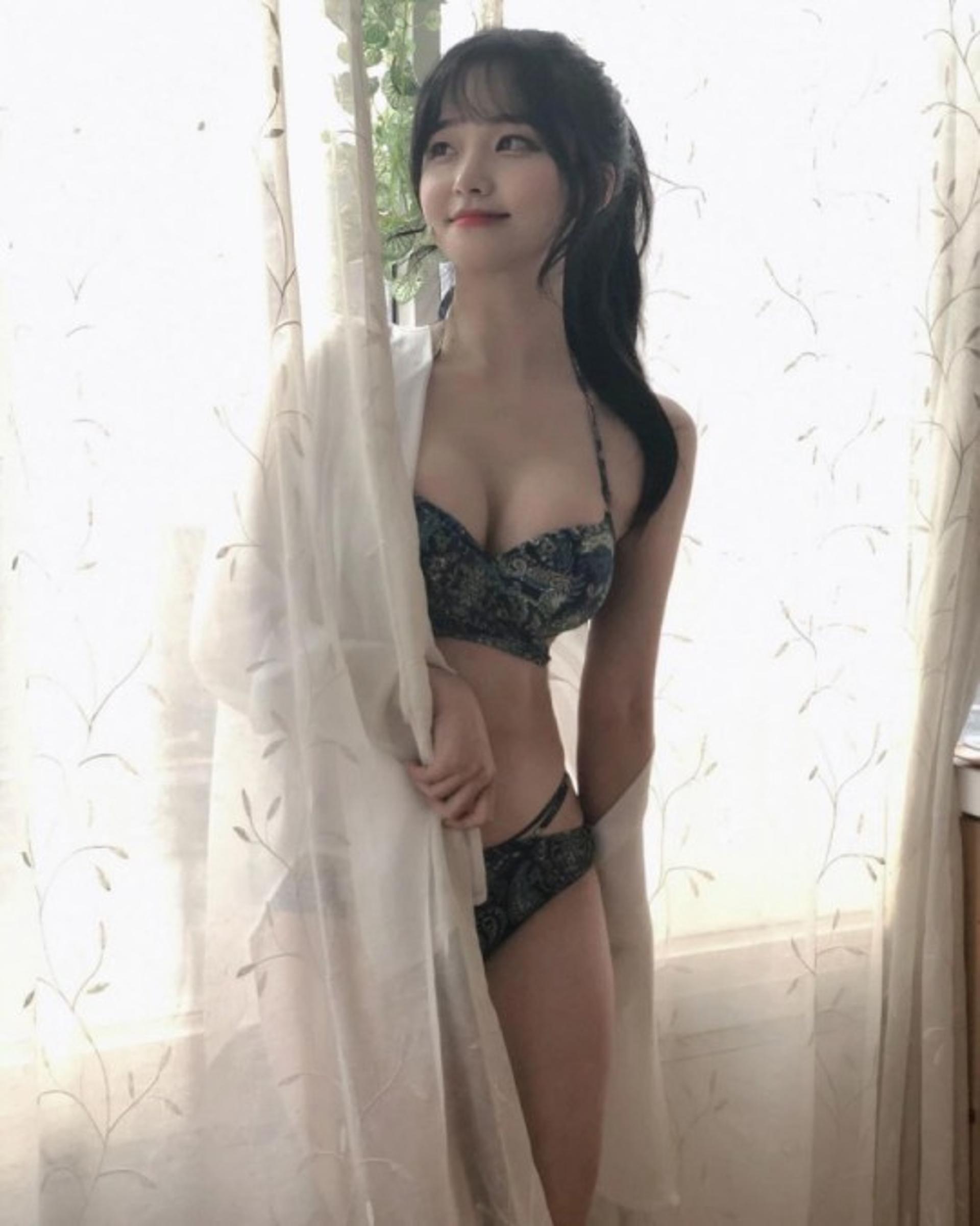 男스타가 DM까지 보낸 글래머女… 뱃살이 어디?