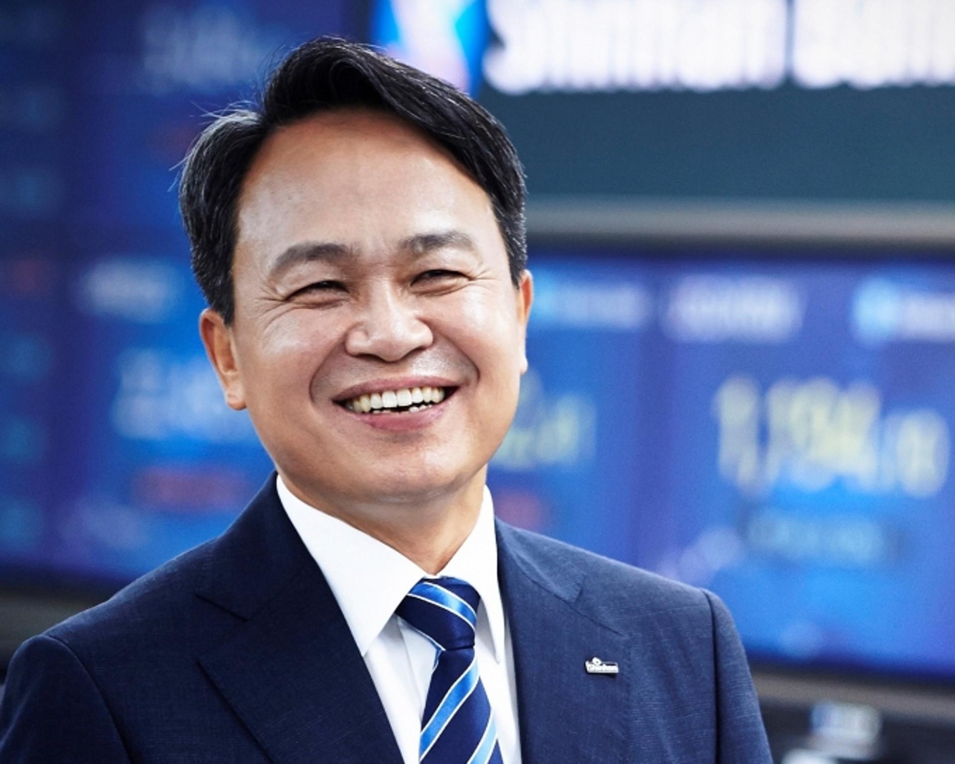 [2021년 신축년(辛丑年) 이끌 소띠 CEO] 진옥동 신한은행장, '디지털 리더' 색깔내기 가속화