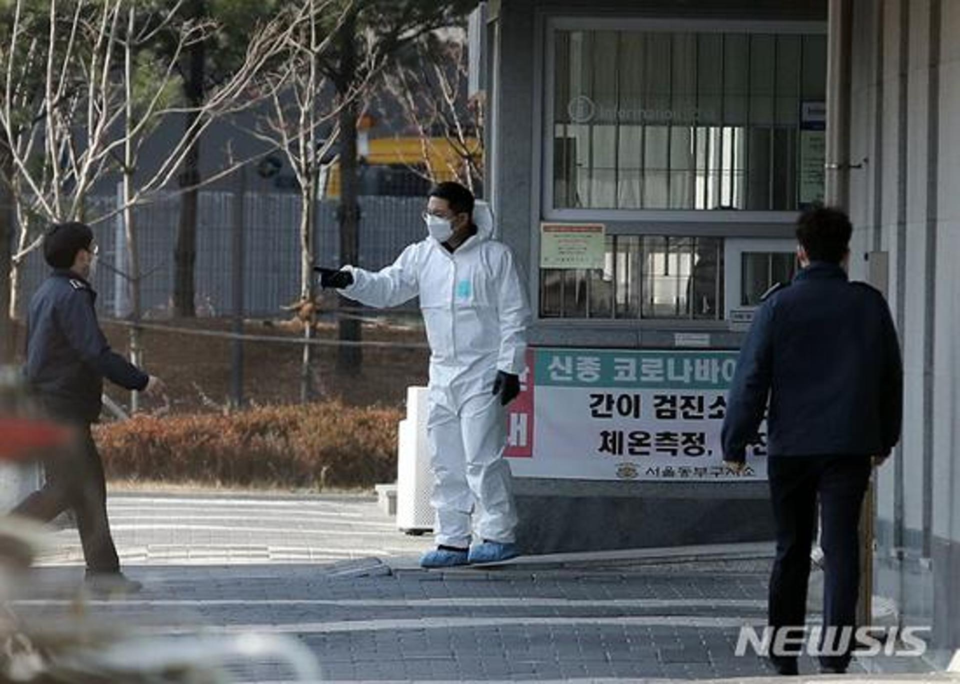 서울동부구치소 등 끝없는 확산… ‘3단계’ 기준 이제 넘었다