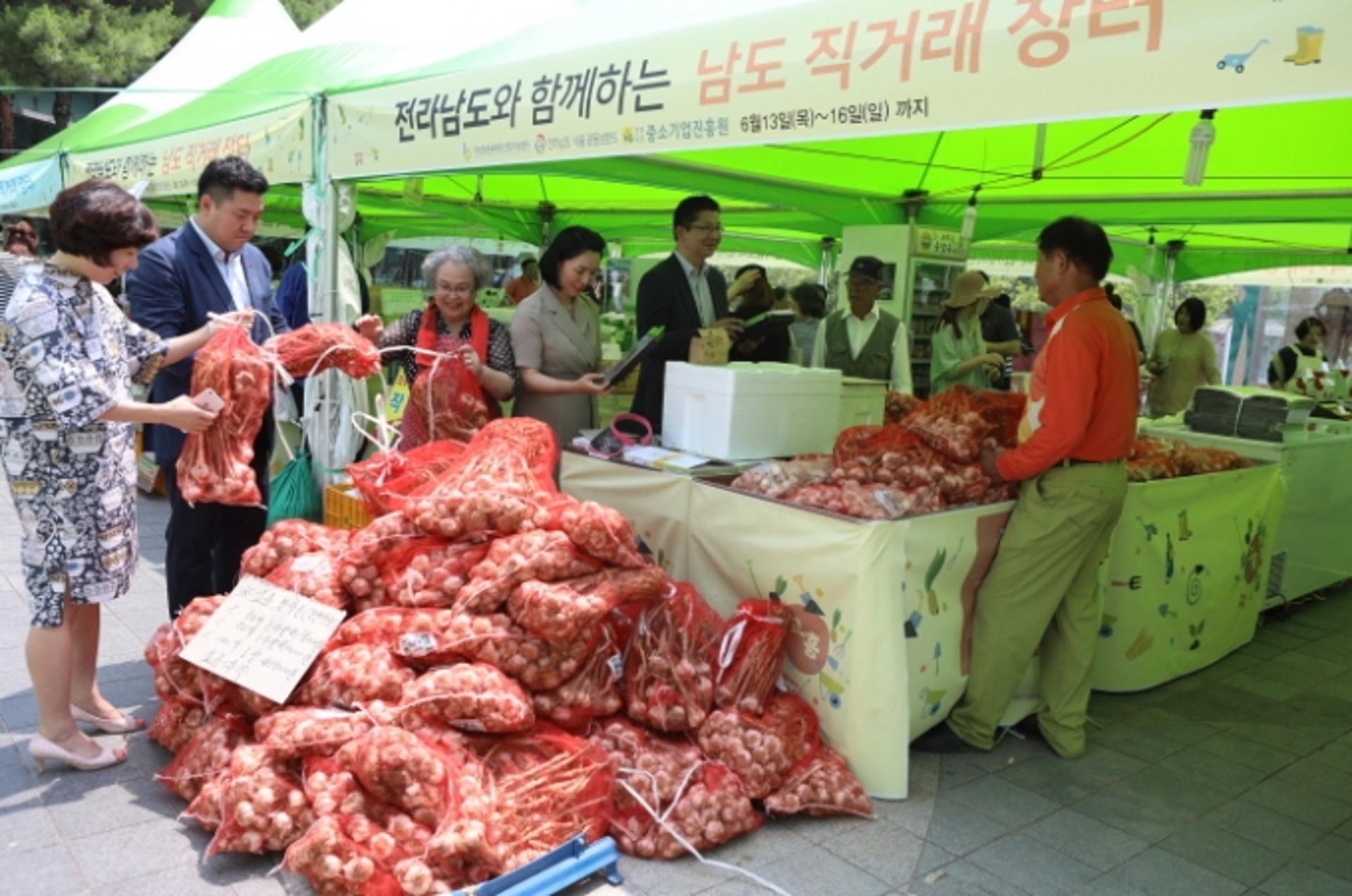 롯데아울렛 광주수완점, 전남 농수산어가 돕기 상생장터 운영