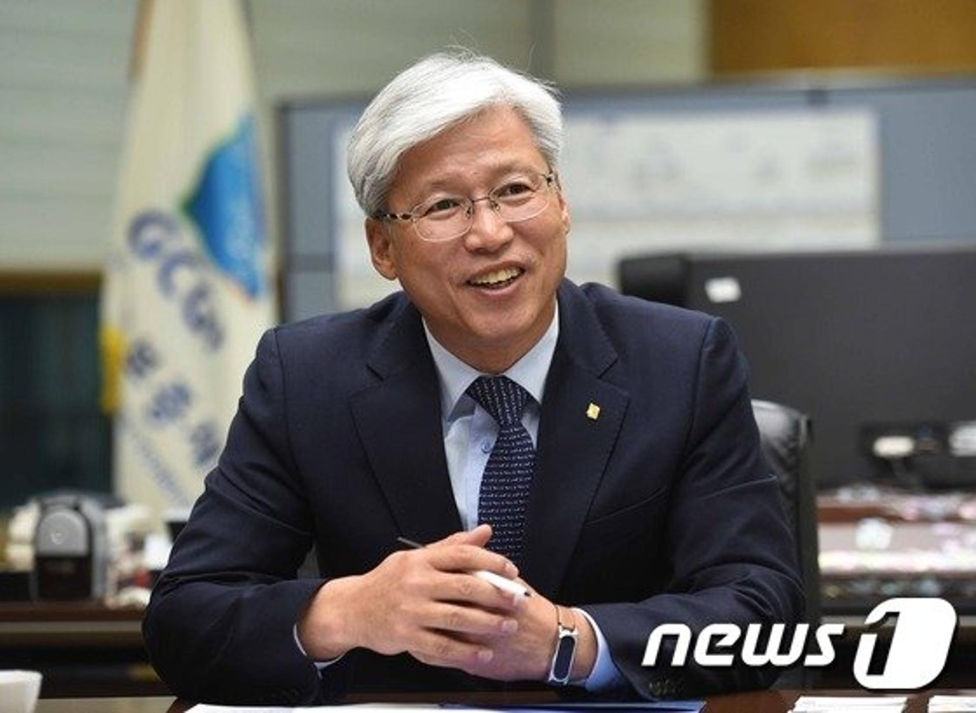 이재명 "이민우 이사장 연임…경기도 인사의 제1원칙은 실력"