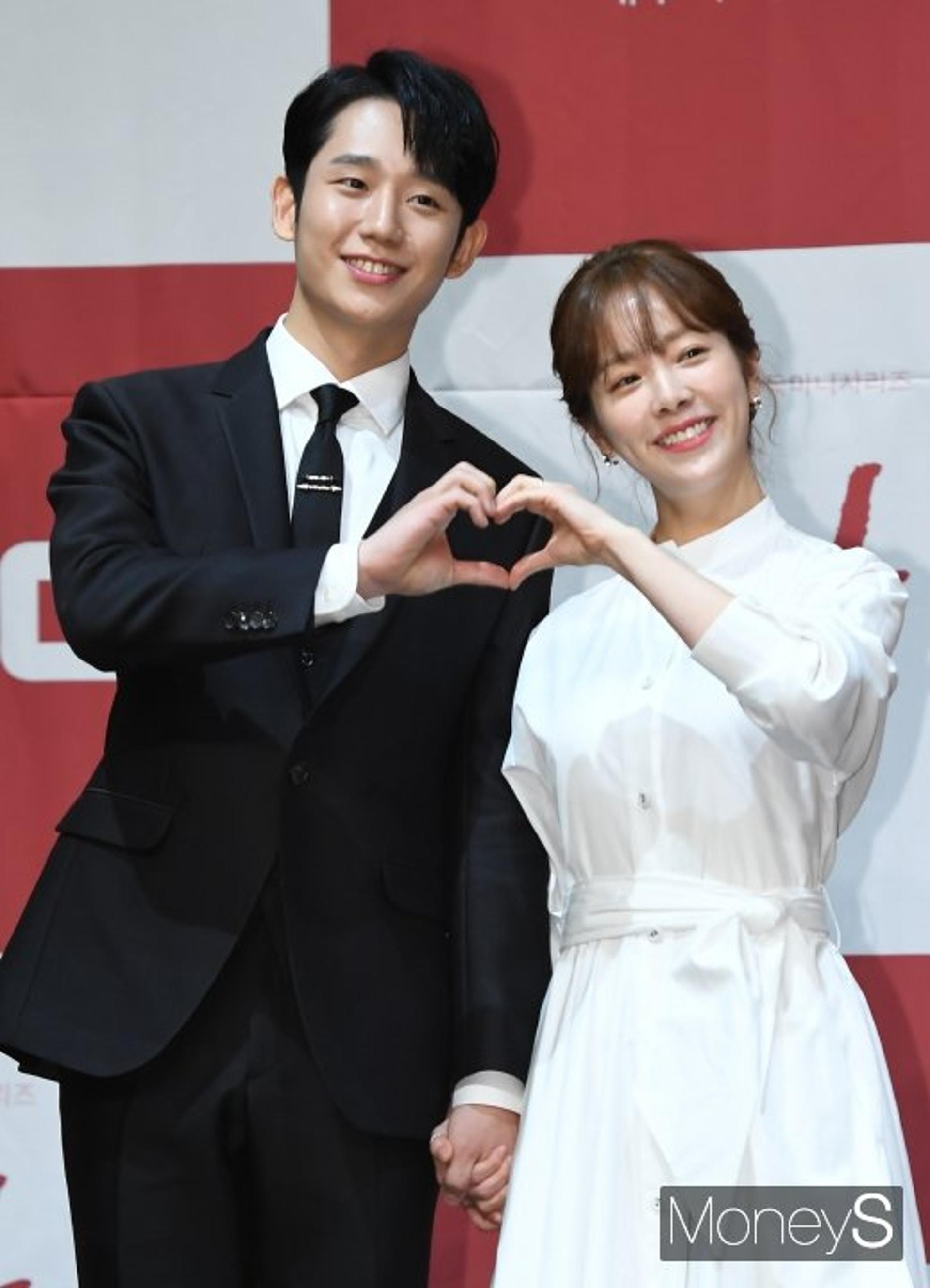 [2020 mbc 연기대상] 한지민 정해인, 시상자로 등장… "마스크 벗는 날 오길"