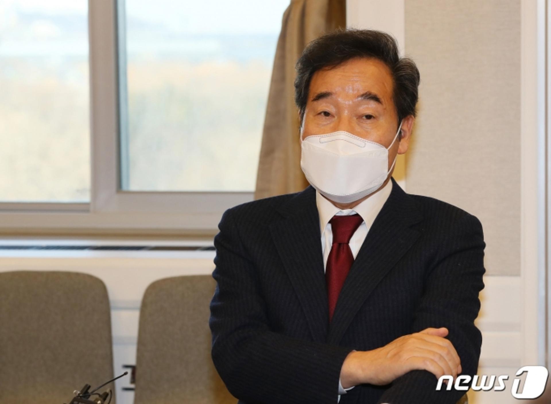 이낙연 대표, 새해 인터뷰 "두 전직 대통령 사면 문 대통령에 건의"